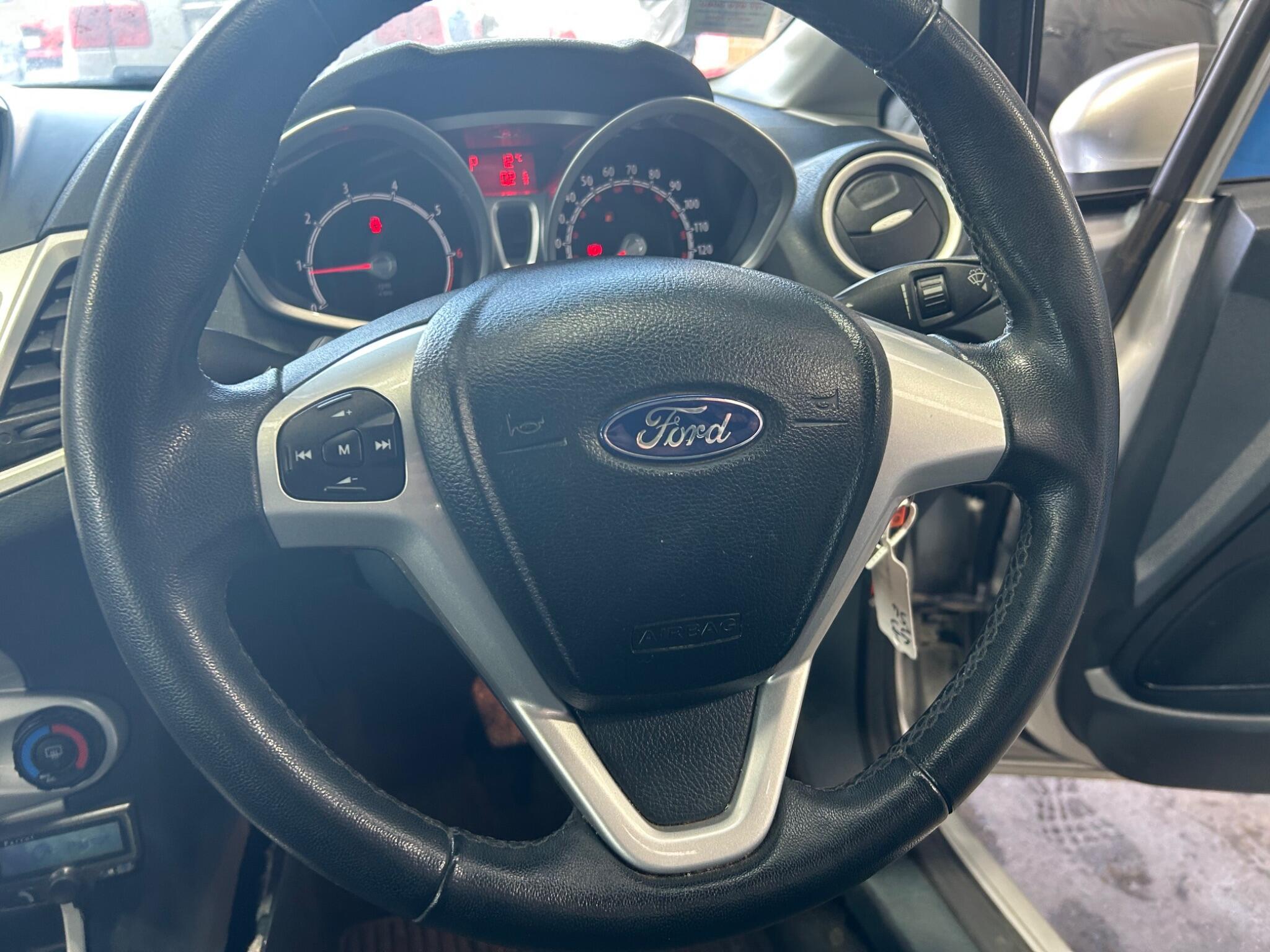 Ford Fiesta - Image 10