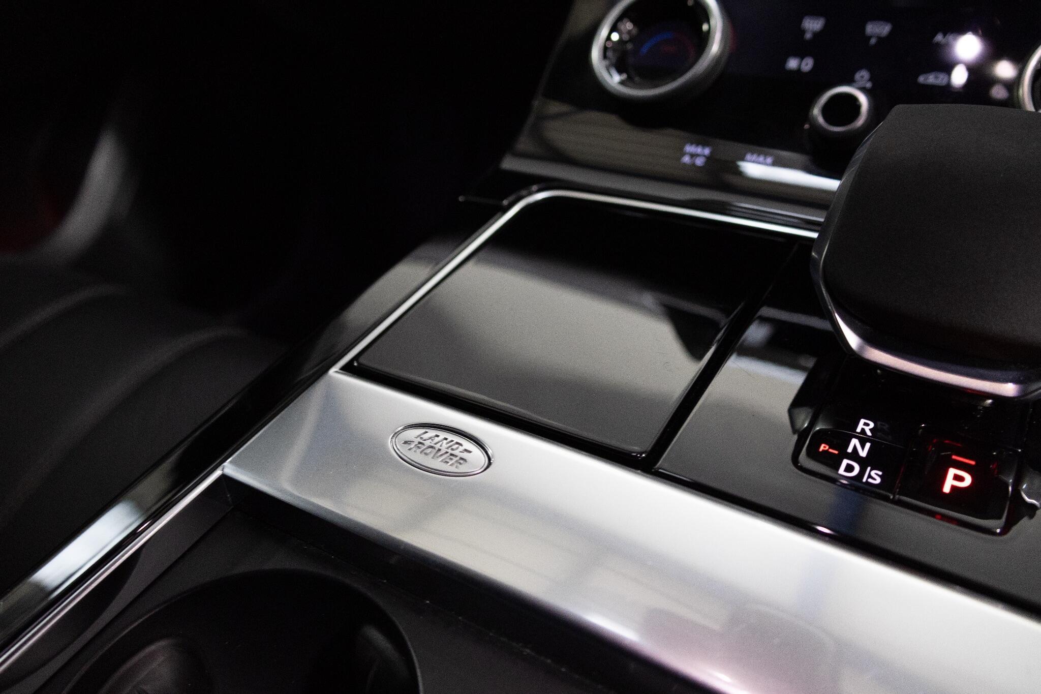 Land Rover Range Rover Velar - Image 30