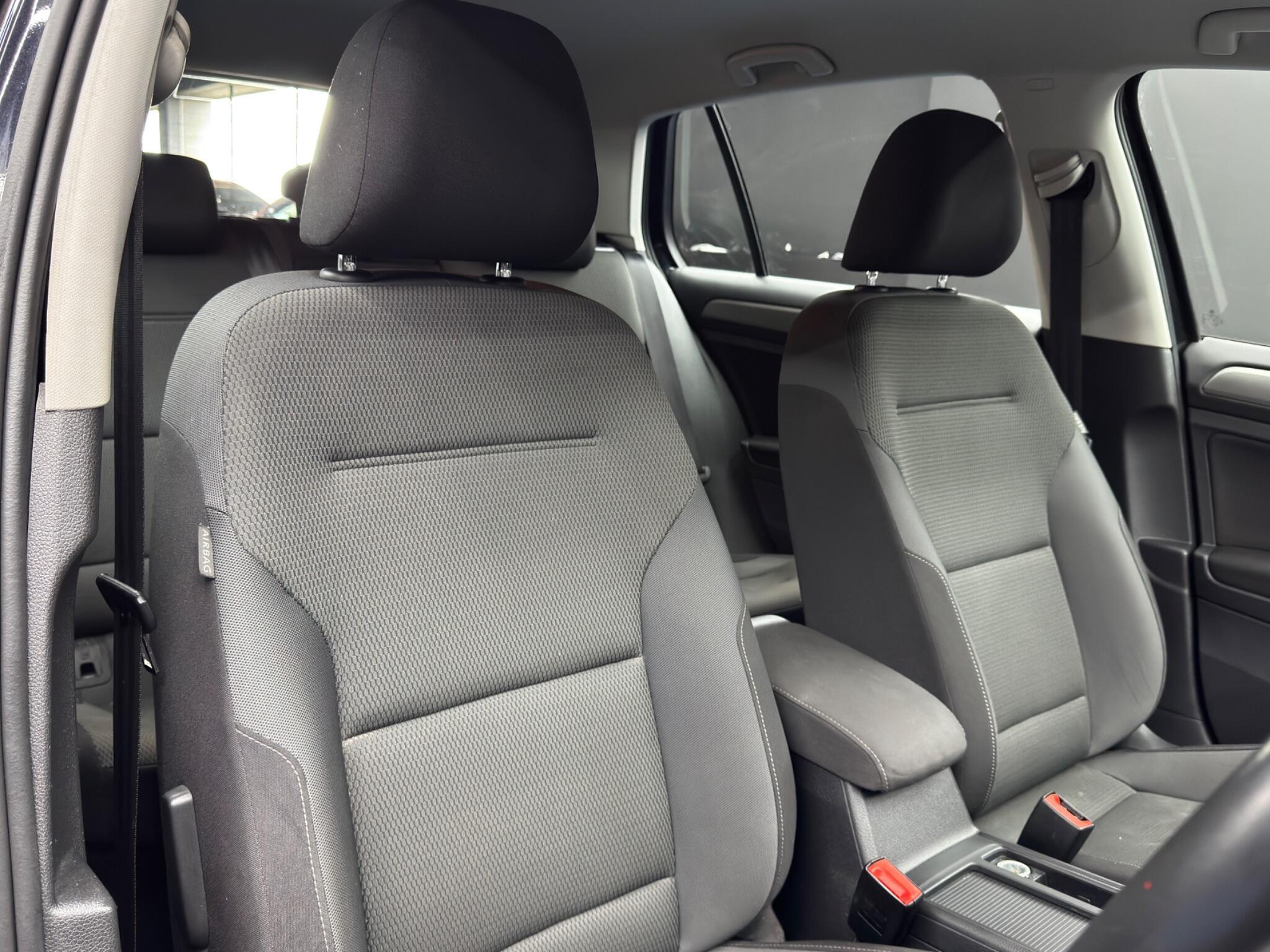 Volkswagen Golf - Image 12