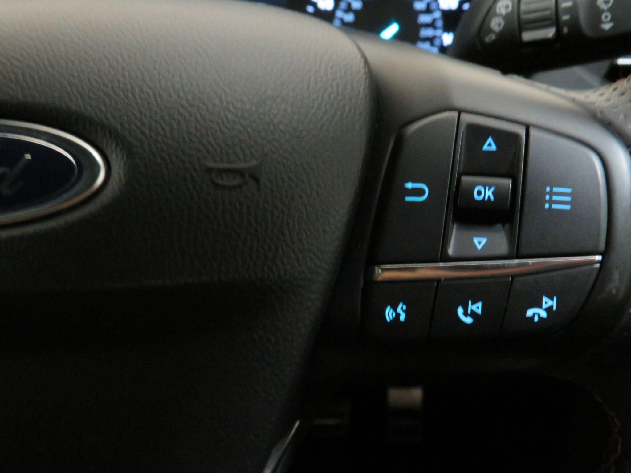 Ford Focus - Image 17
