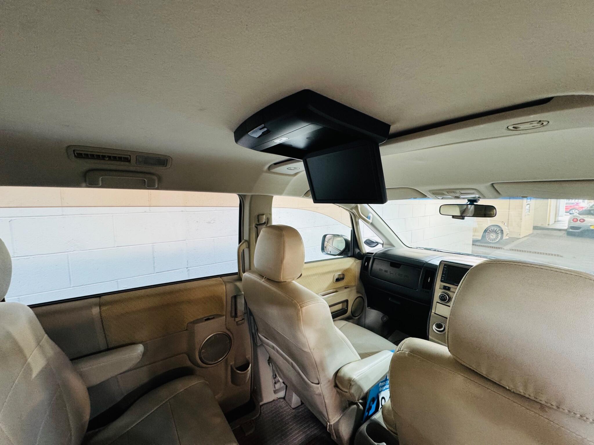 Mitsubishi Delica - Image 13