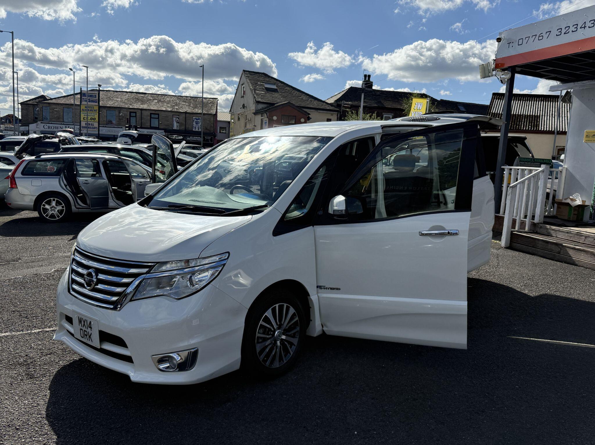 Nissan Serena - Image 18