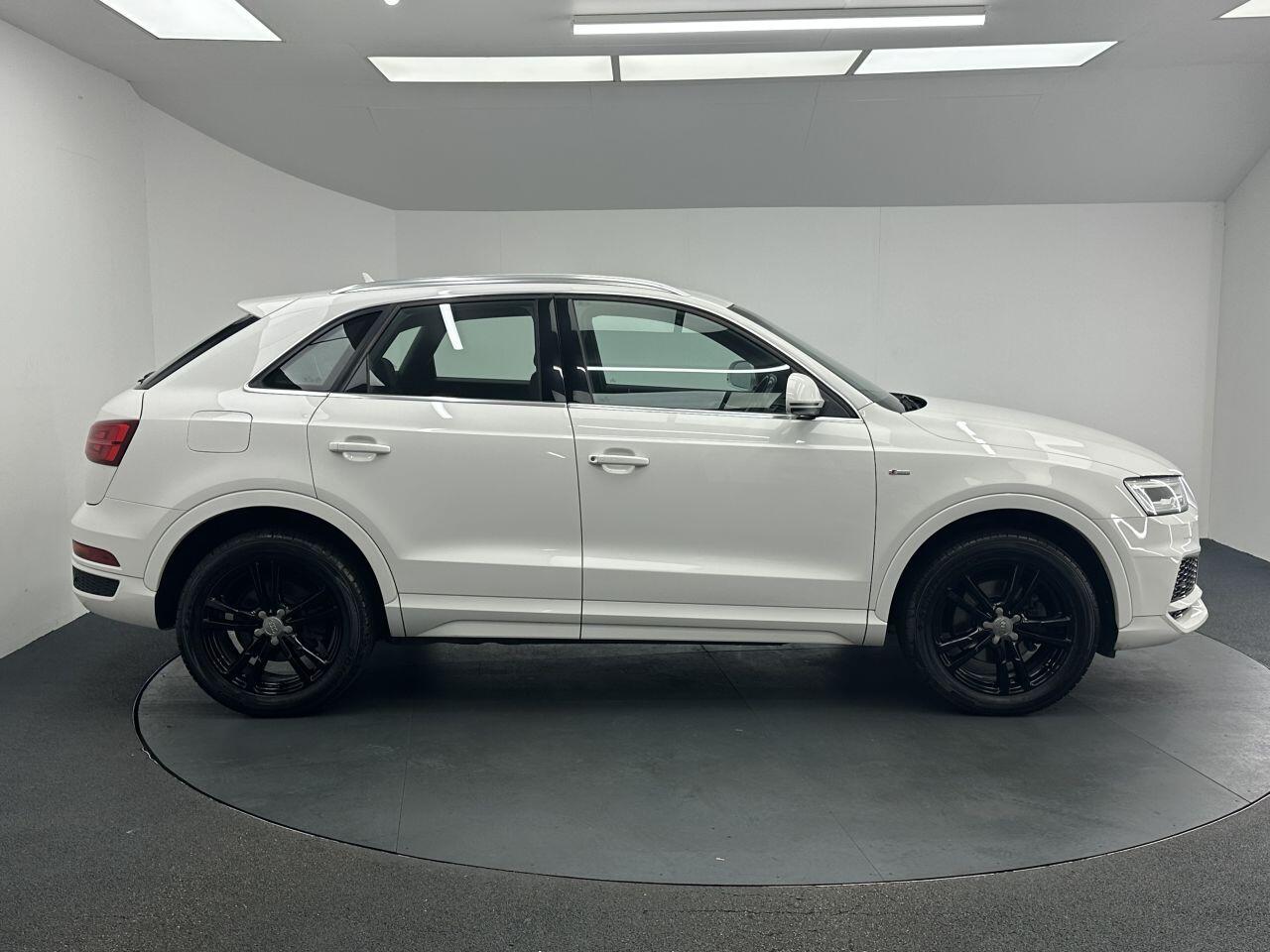 Audi Q3 - Image 11