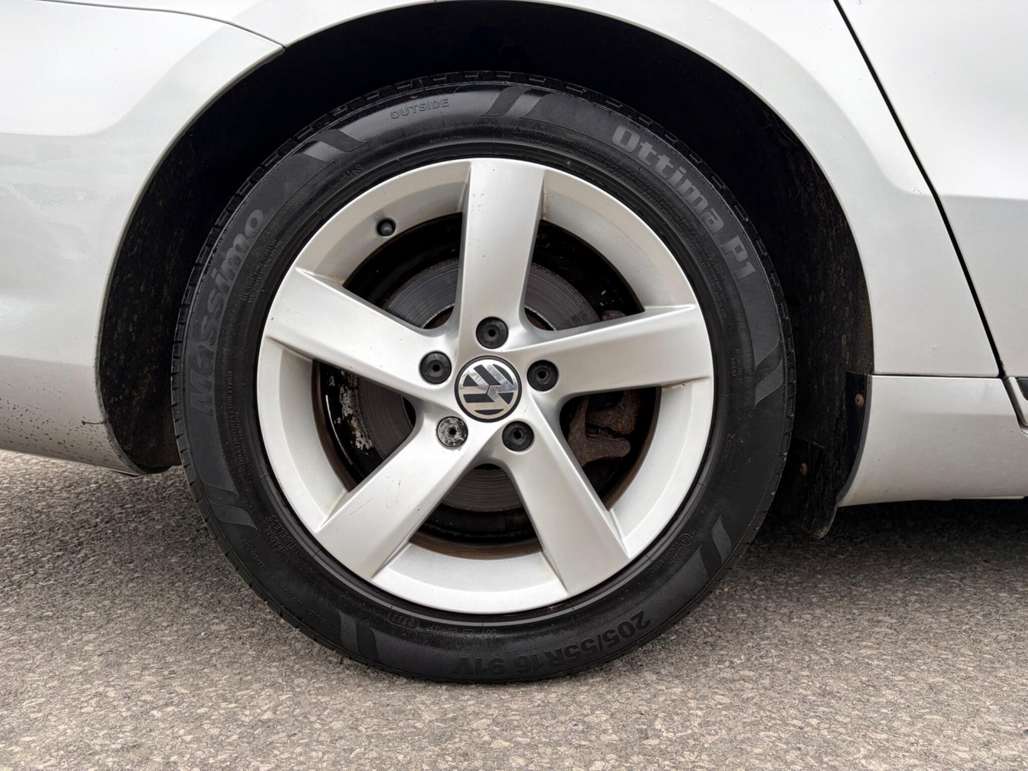 Volkswagen Passat - Image 34