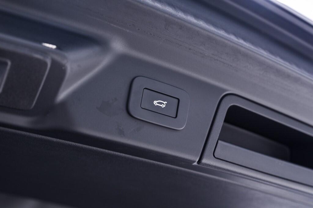 Land Rover Range Rover Velar - Image 36