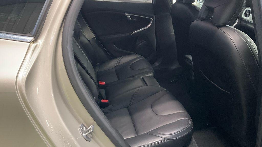 Volvo V40 - Image 7