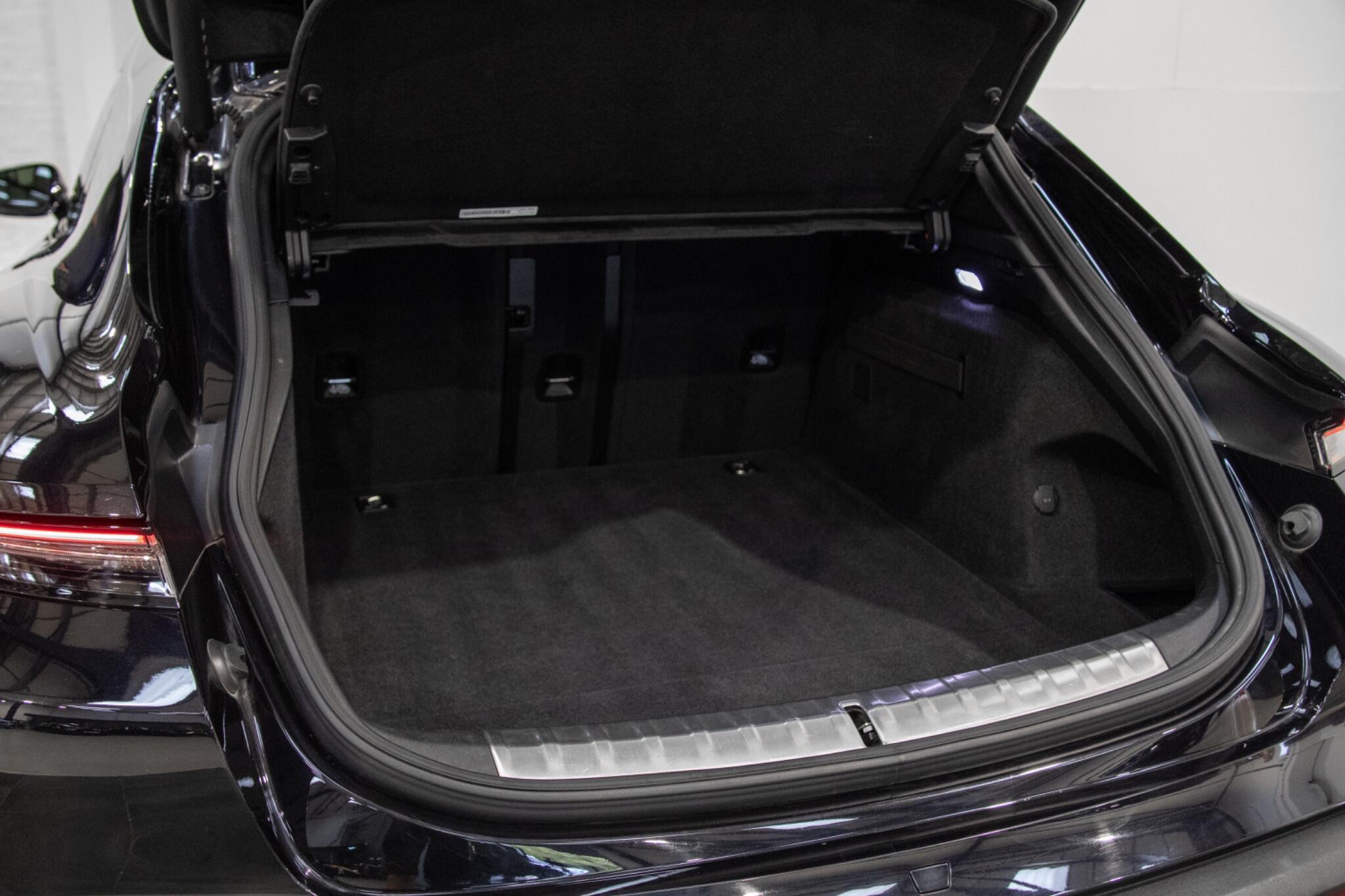 Porsche Taycan - Image 11