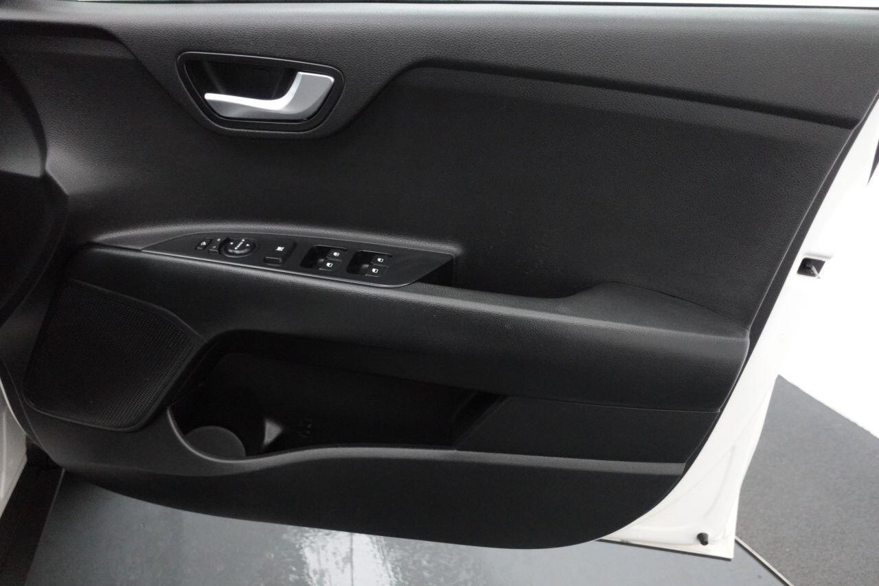 Kia Stonic - Image 17