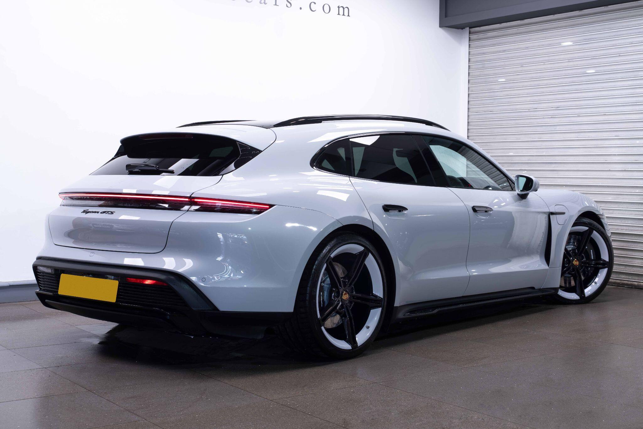 Porsche Taycan - Image 2