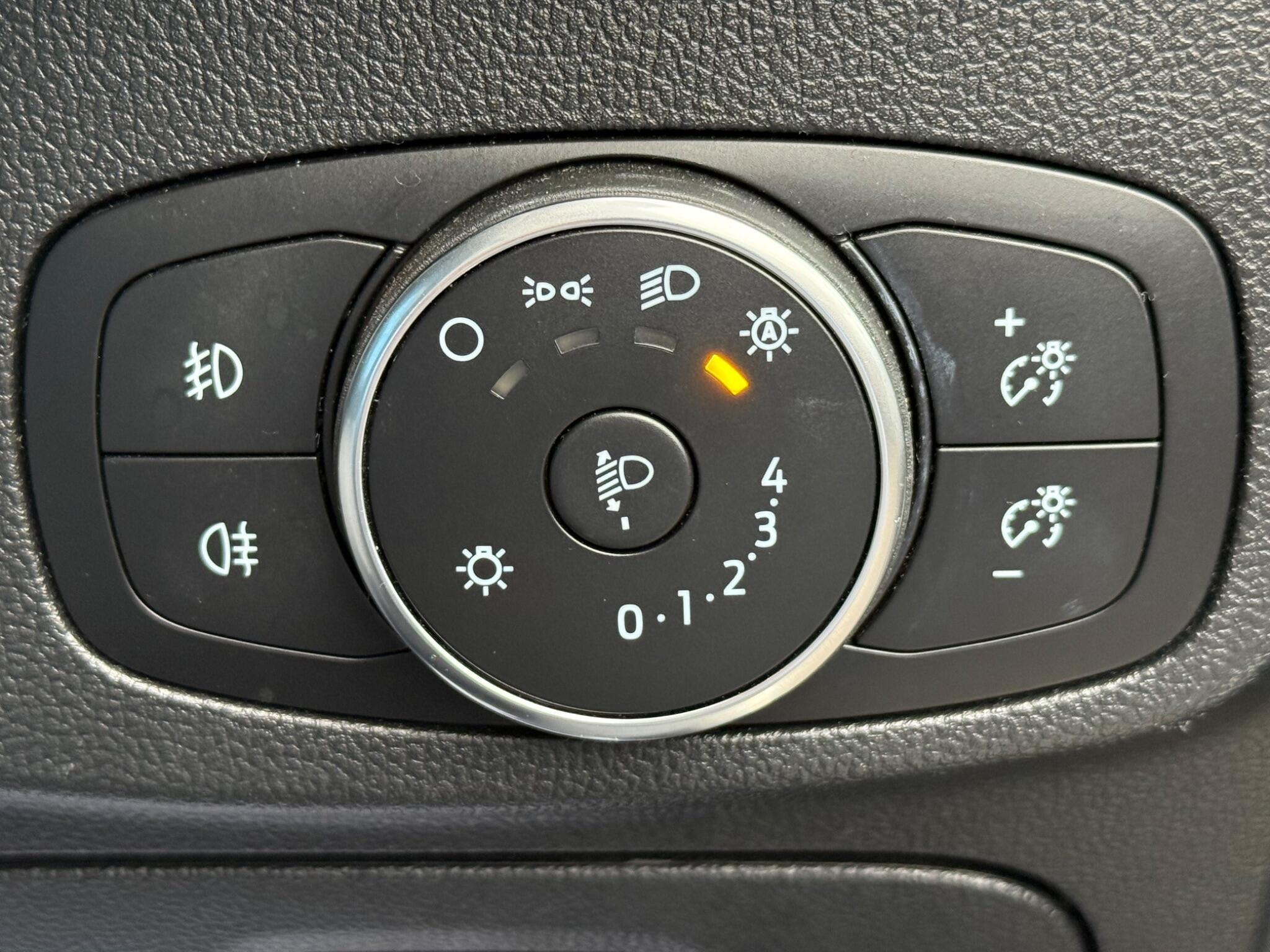 Ford Focus - Image 26