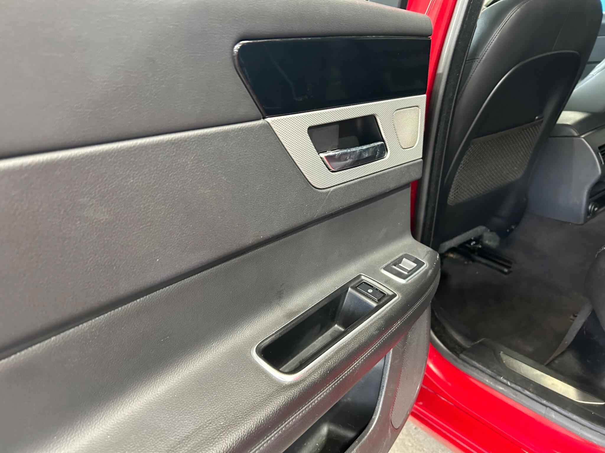 Jaguar XF - Image 24