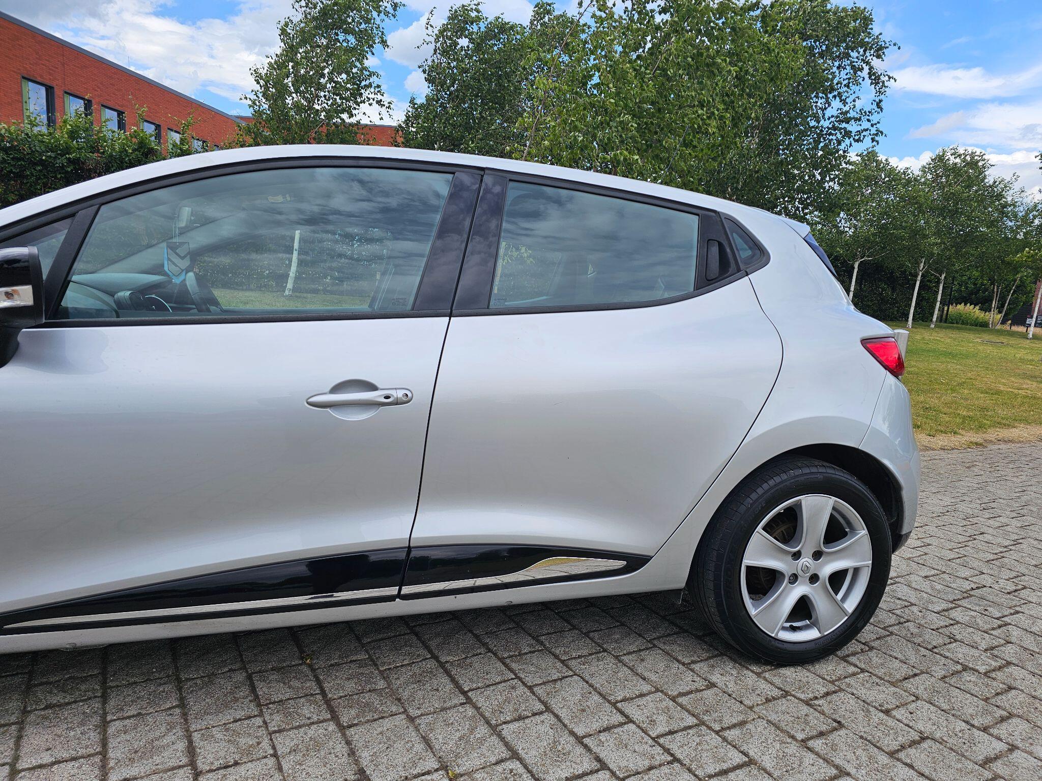 Renault Clio - Image 13