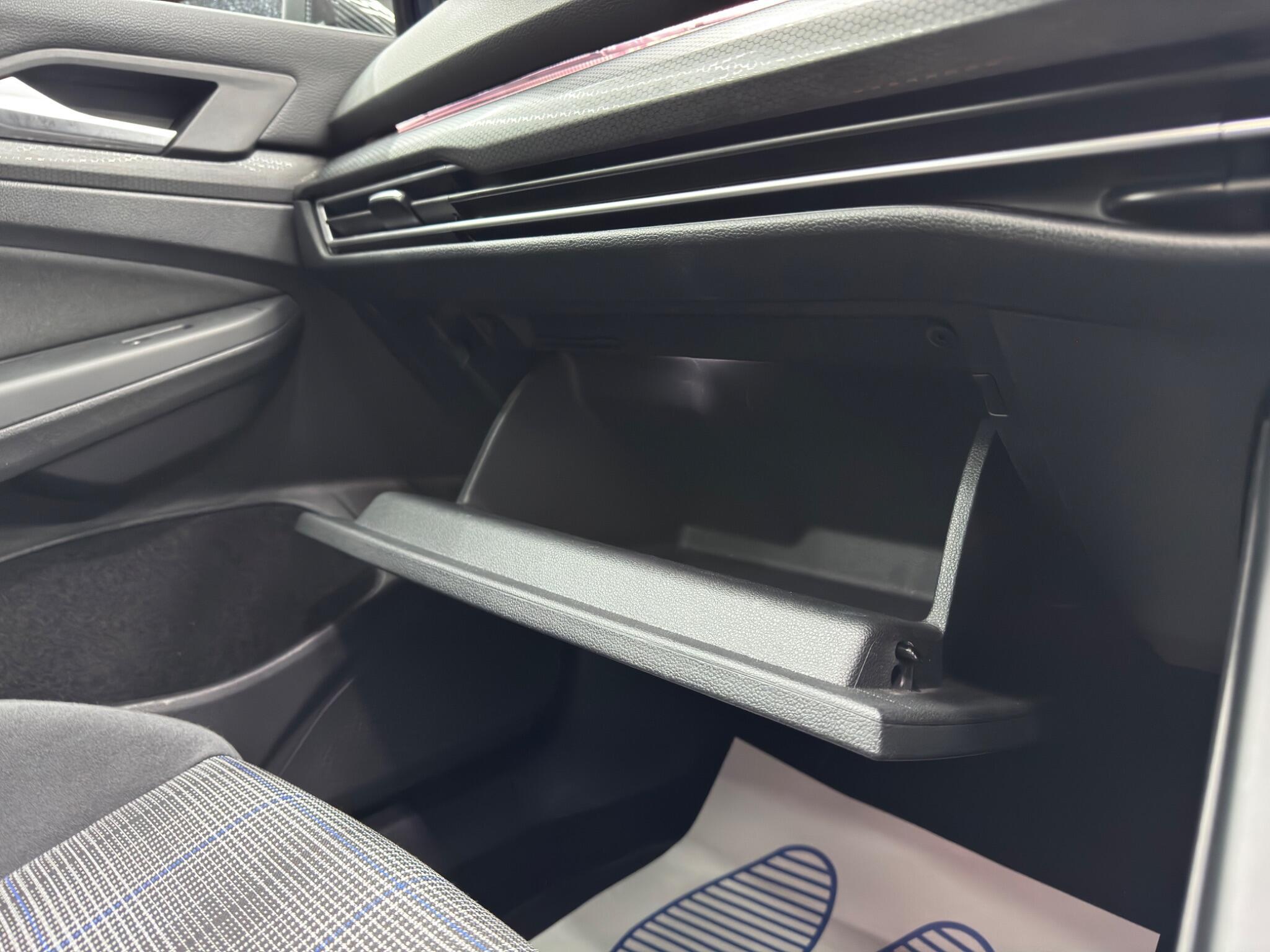 Volkswagen Golf - Image 37