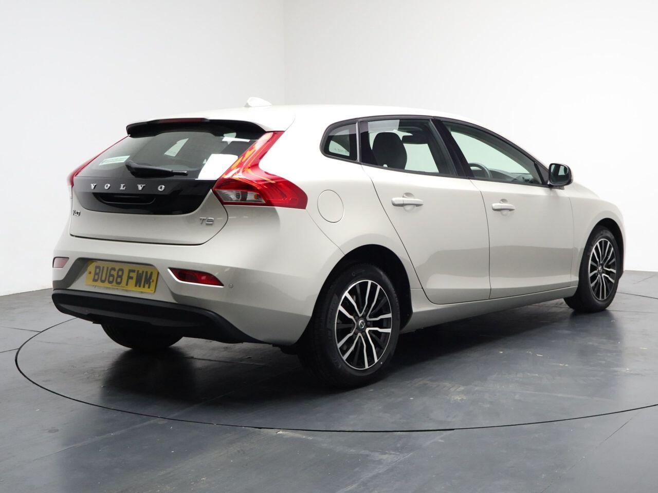 Volvo V40 - Image 12
