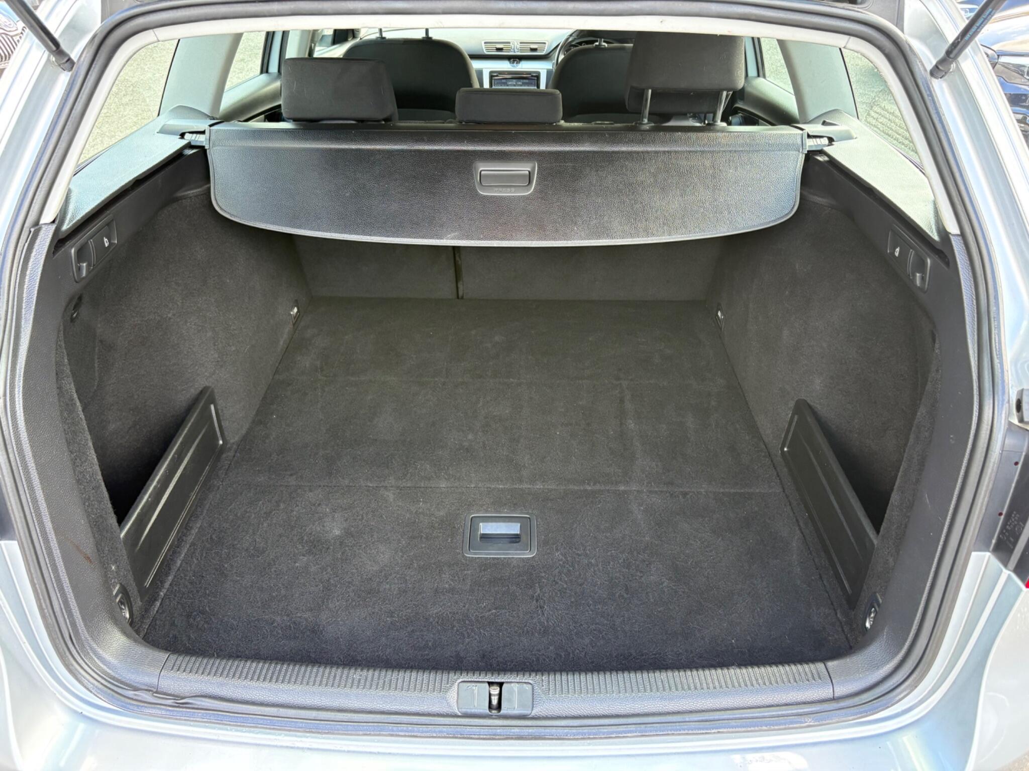 Volkswagen Passat - Image 18