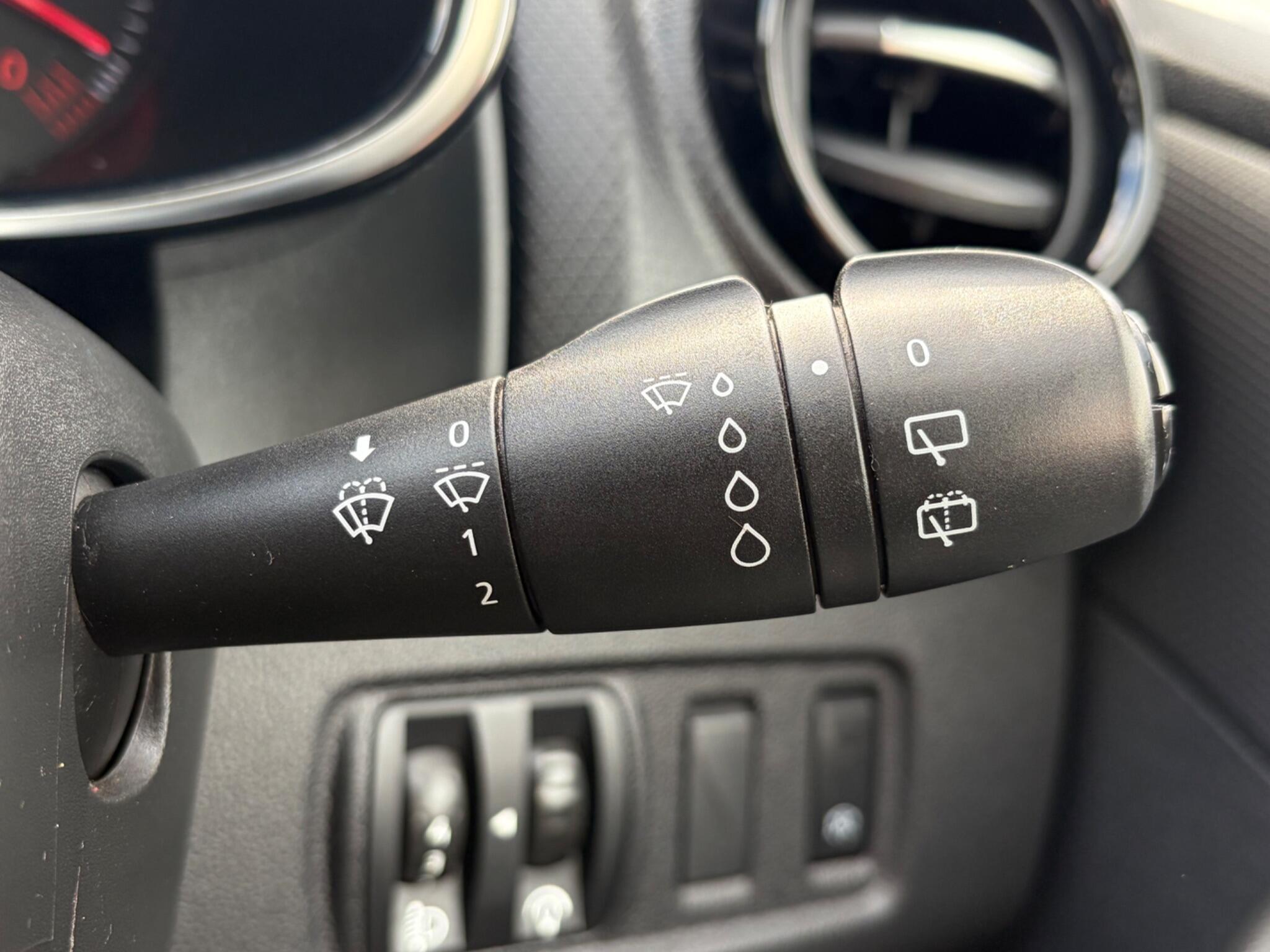 Renault Clio - Image 20