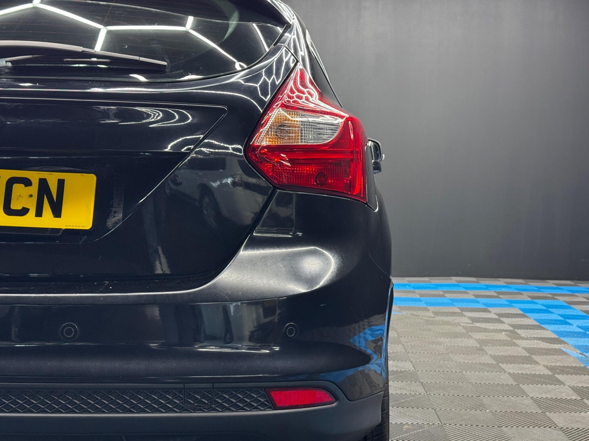 Ford Focus - Image 35