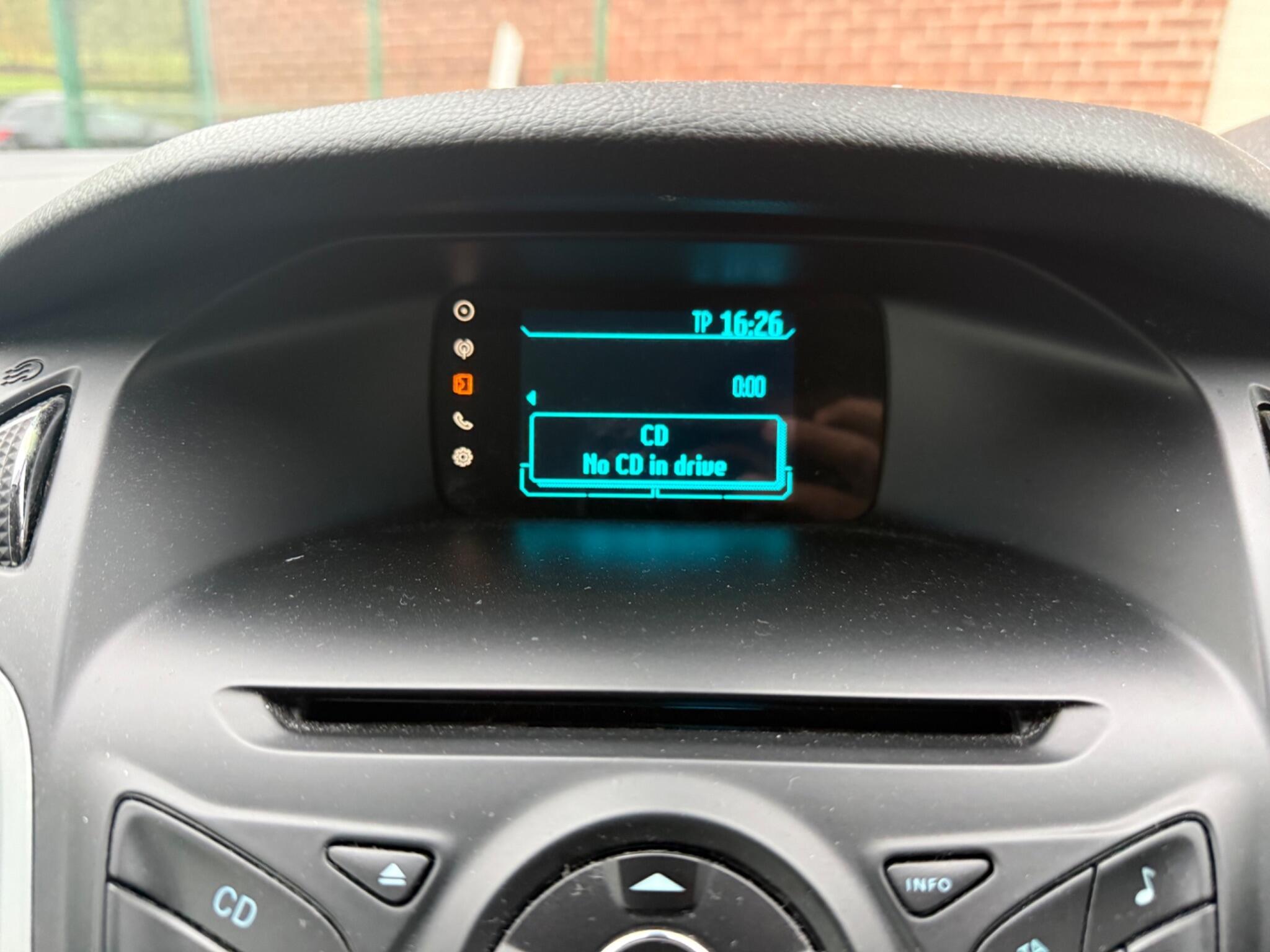 Ford Focus - Image 11