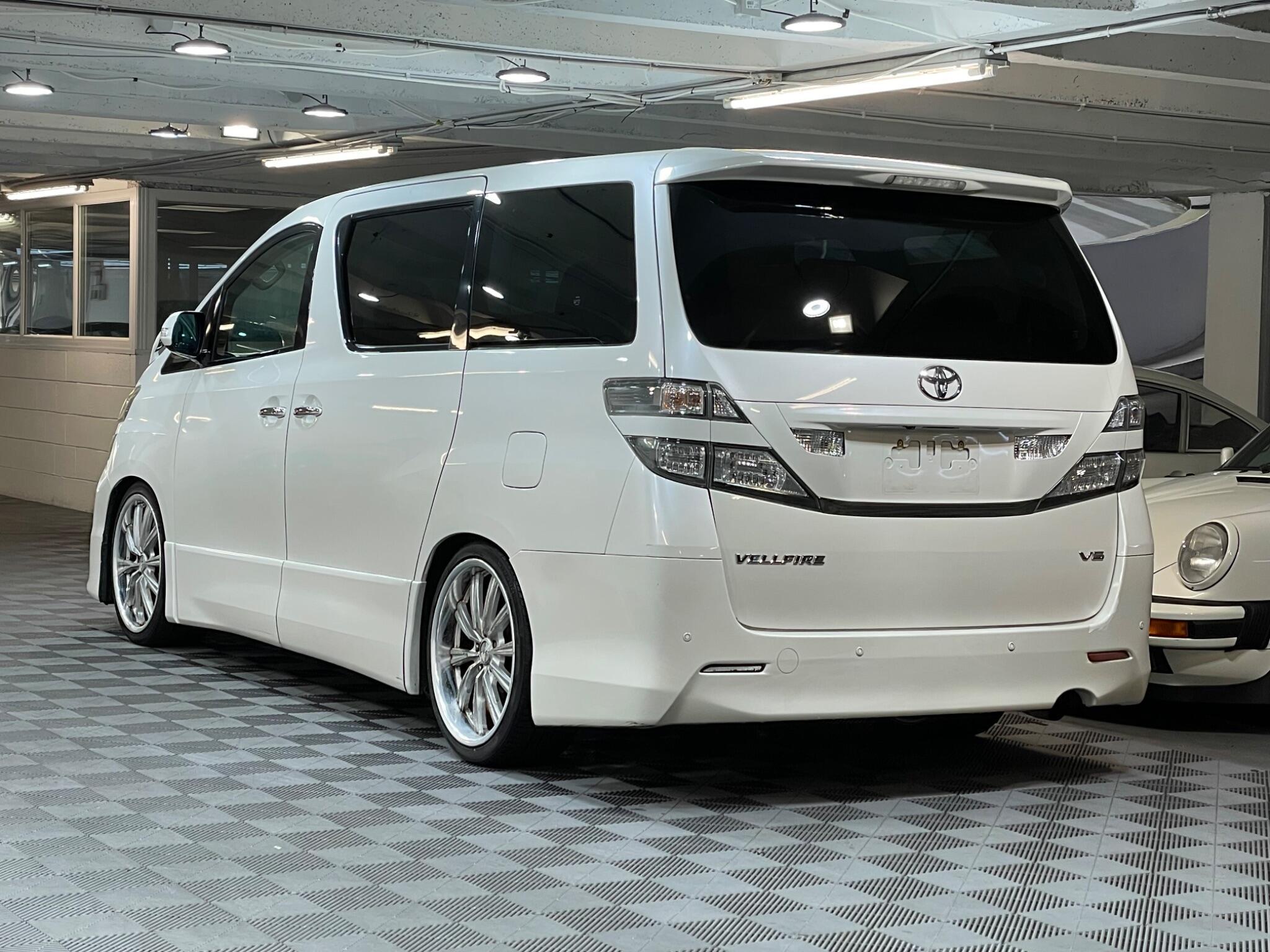 Toyota Vellfire - Image 4