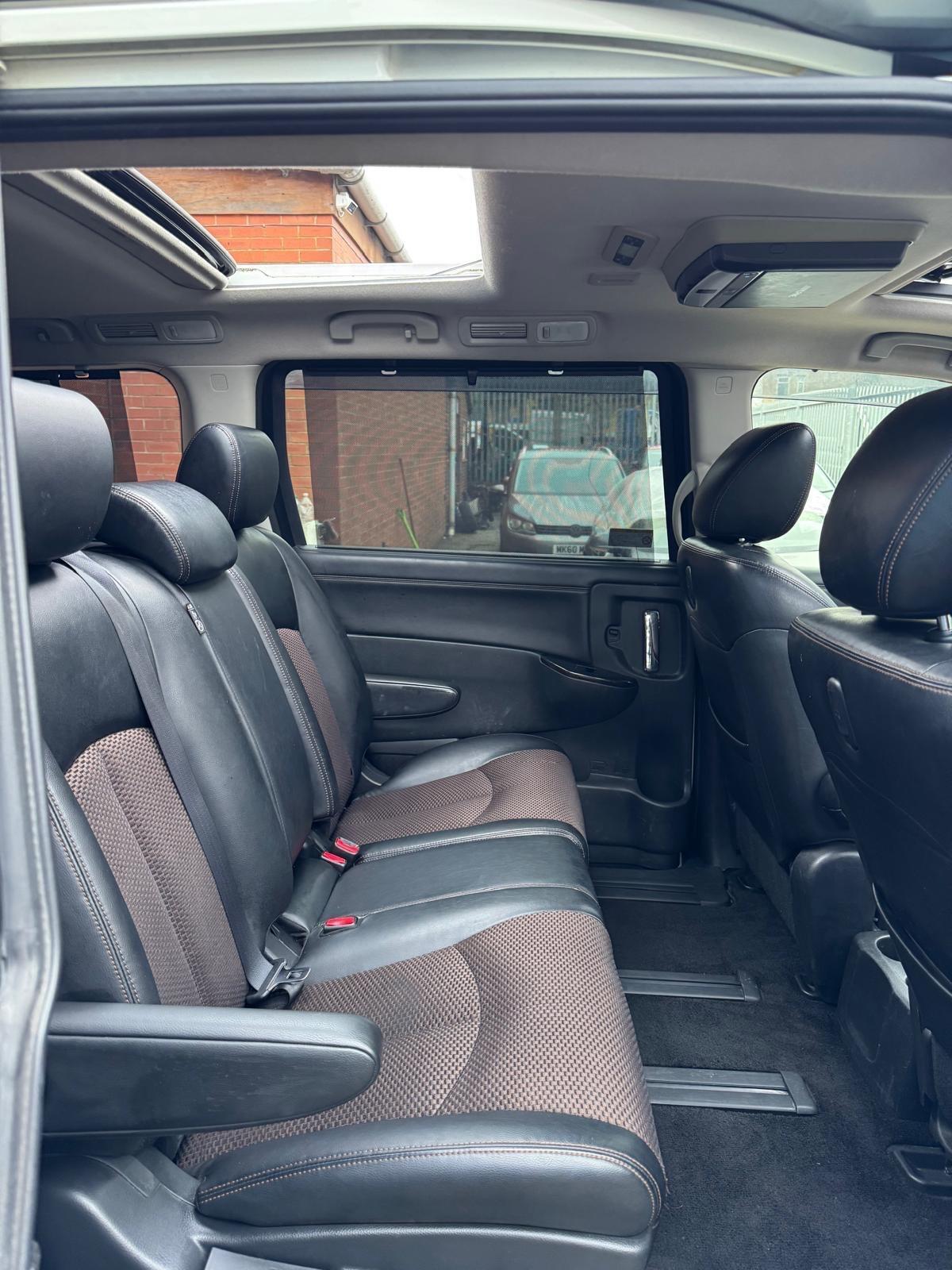 Nissan Elgrand - Image 35