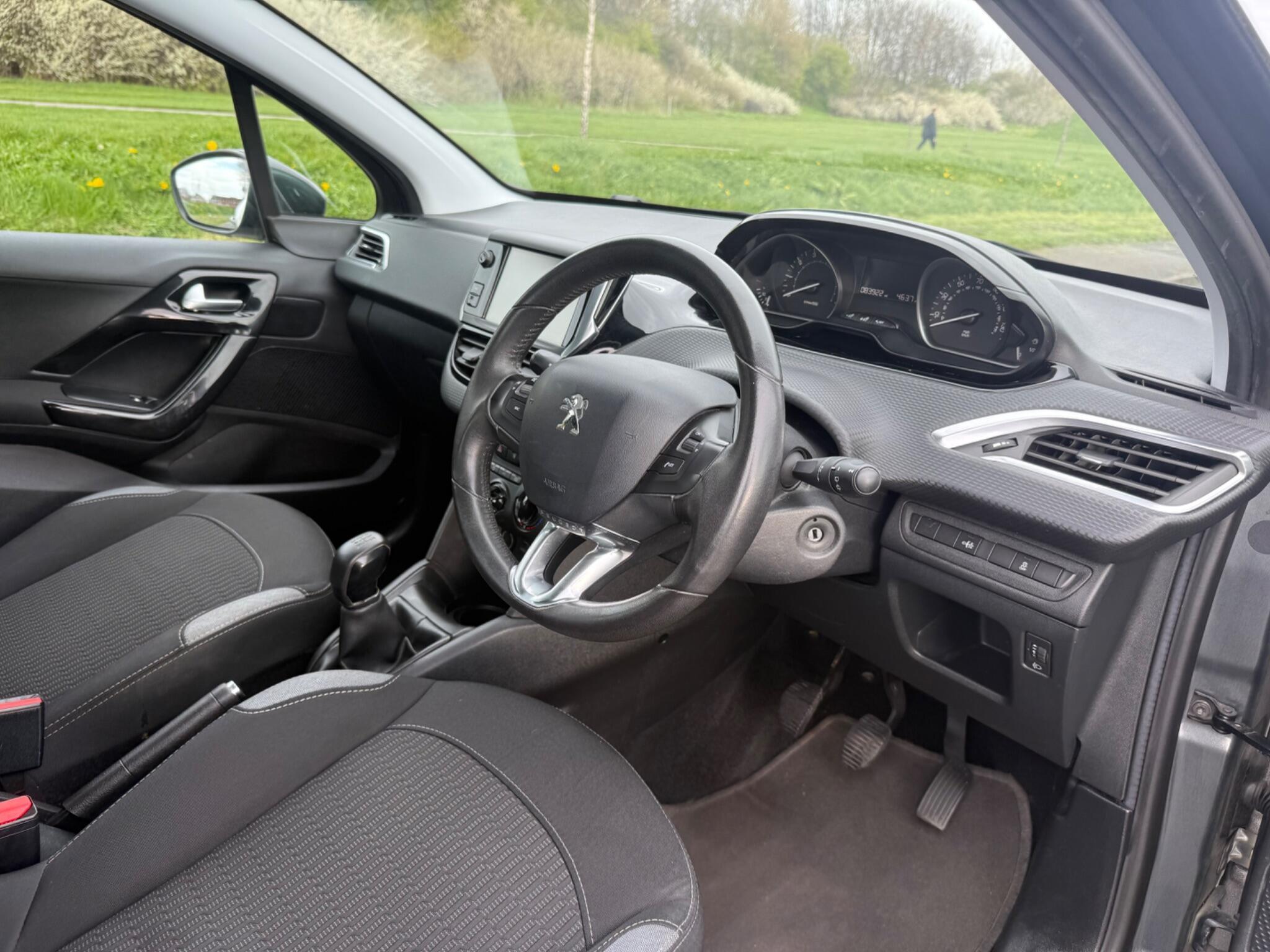 Peugeot 208 - Image 14