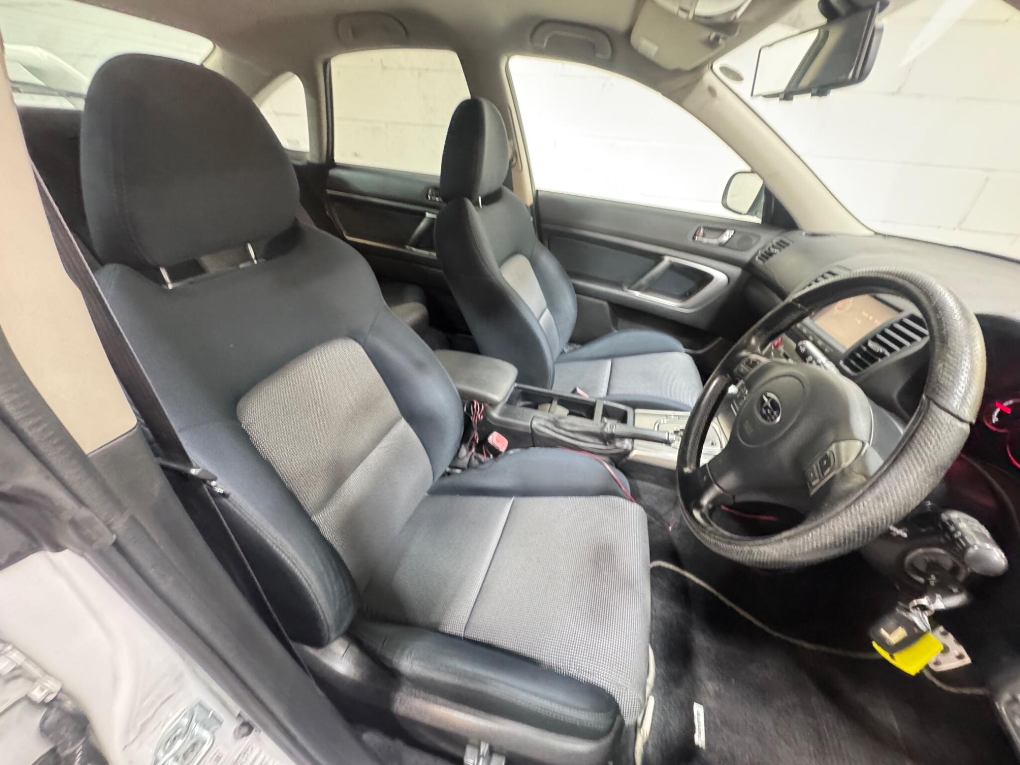 Subaru Legacy - Image 8