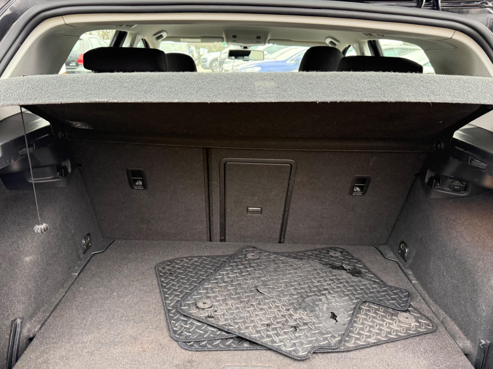 Volkswagen Golf - Image 42