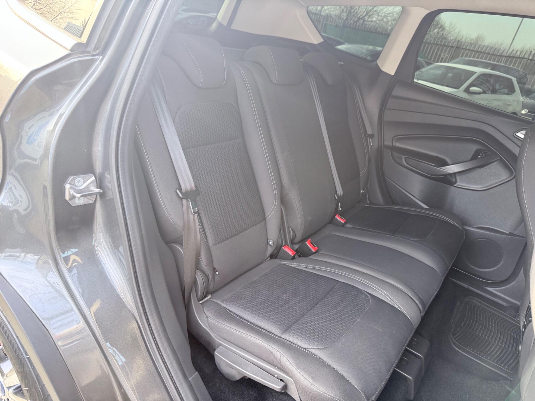 Ford Kuga - Image 36