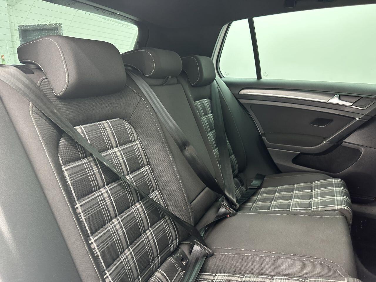 Volkswagen Golf - Image 12