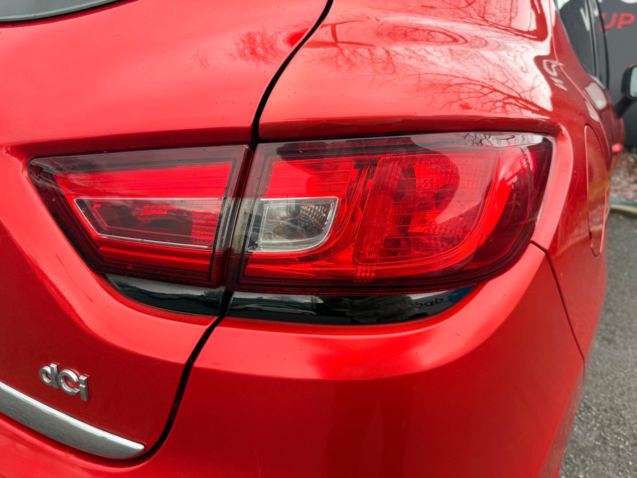 Renault Clio - Image 25