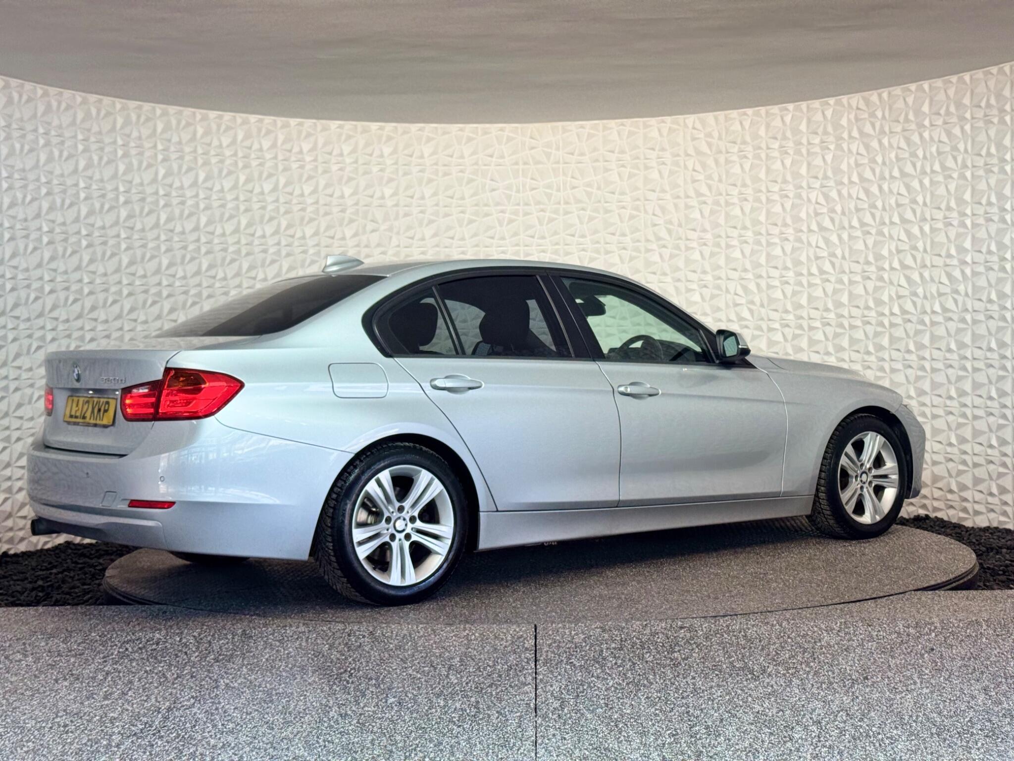 BMW 3 Series - Image 10