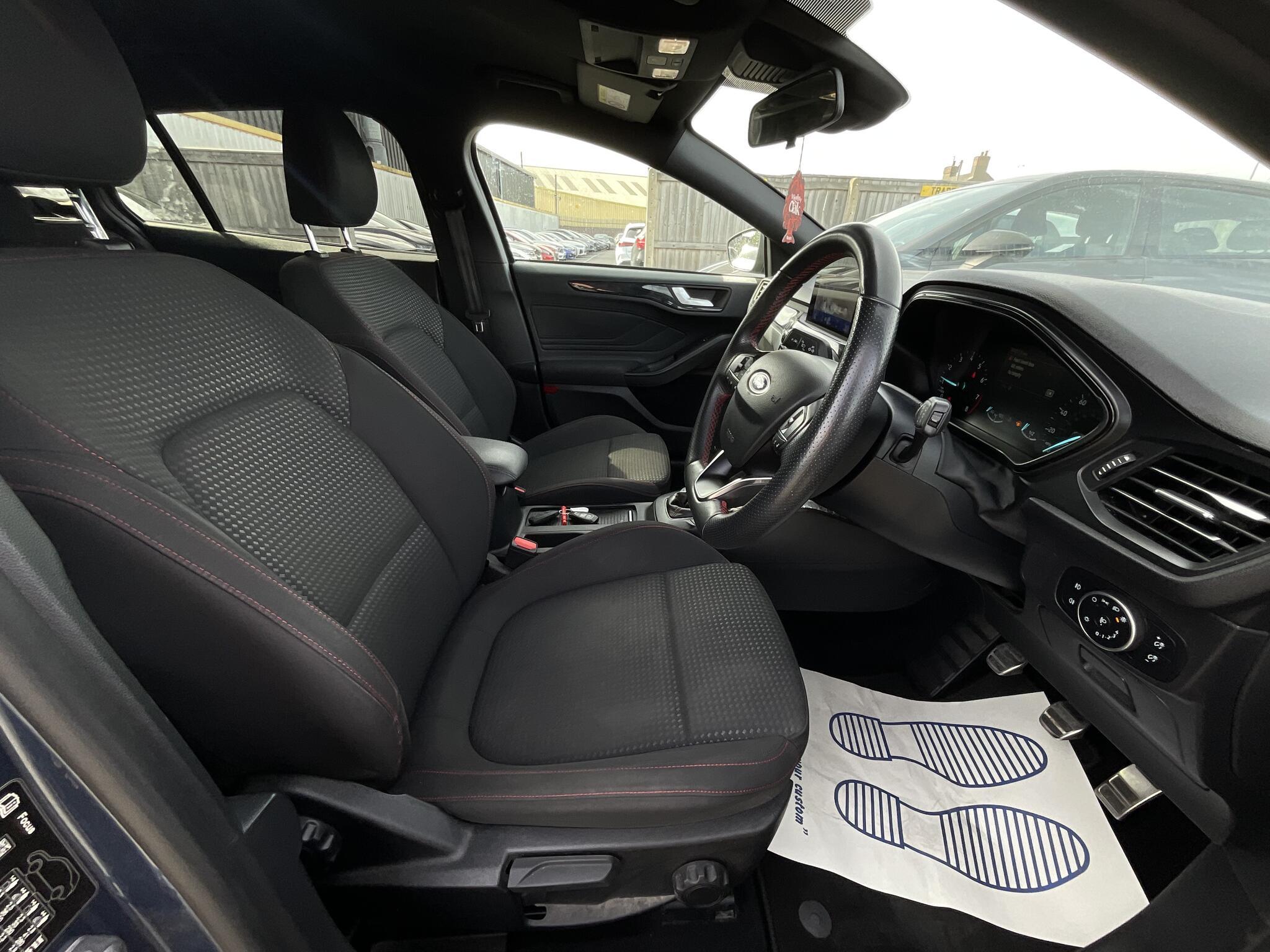 Ford Focus - Image 9