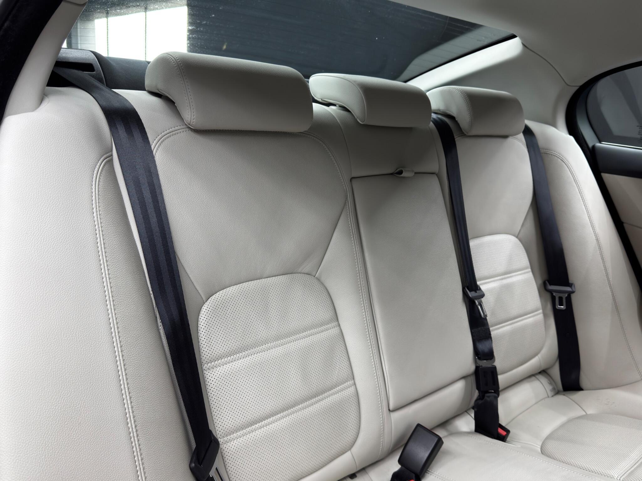 Jaguar XE - Image 14