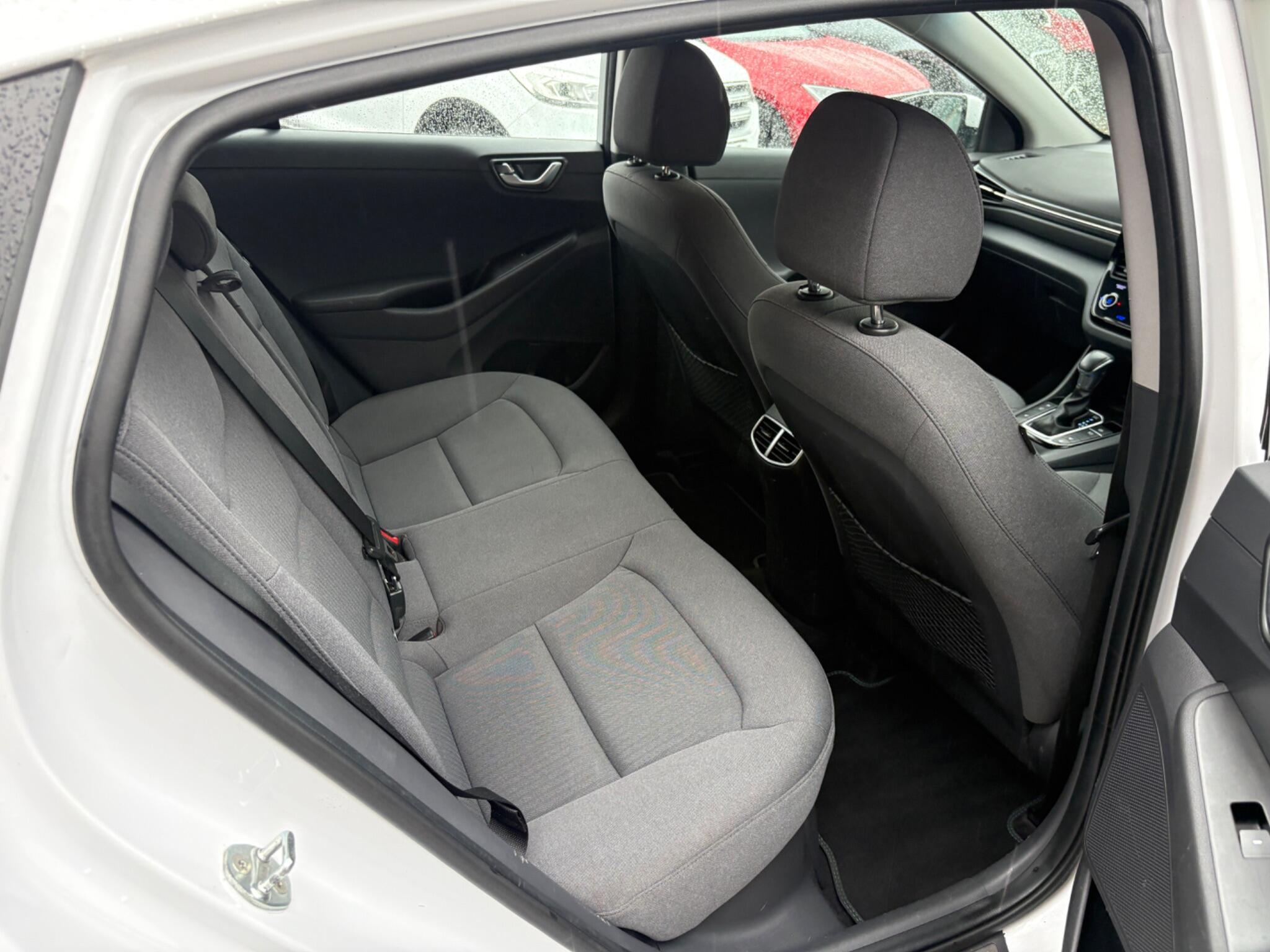 Hyundai Ioniq - Image 11