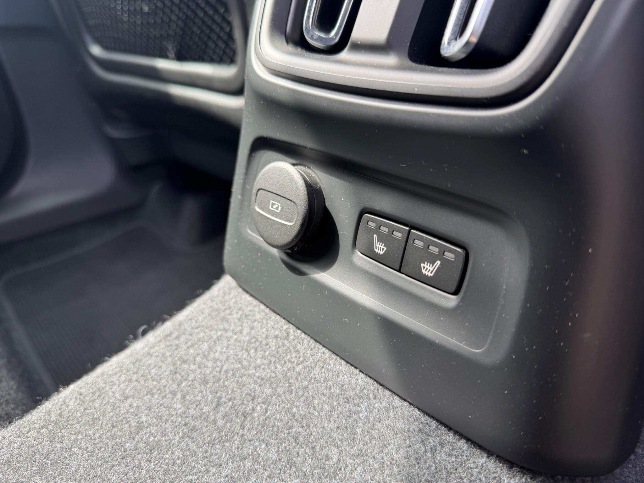 Volvo XC40 - Image 18