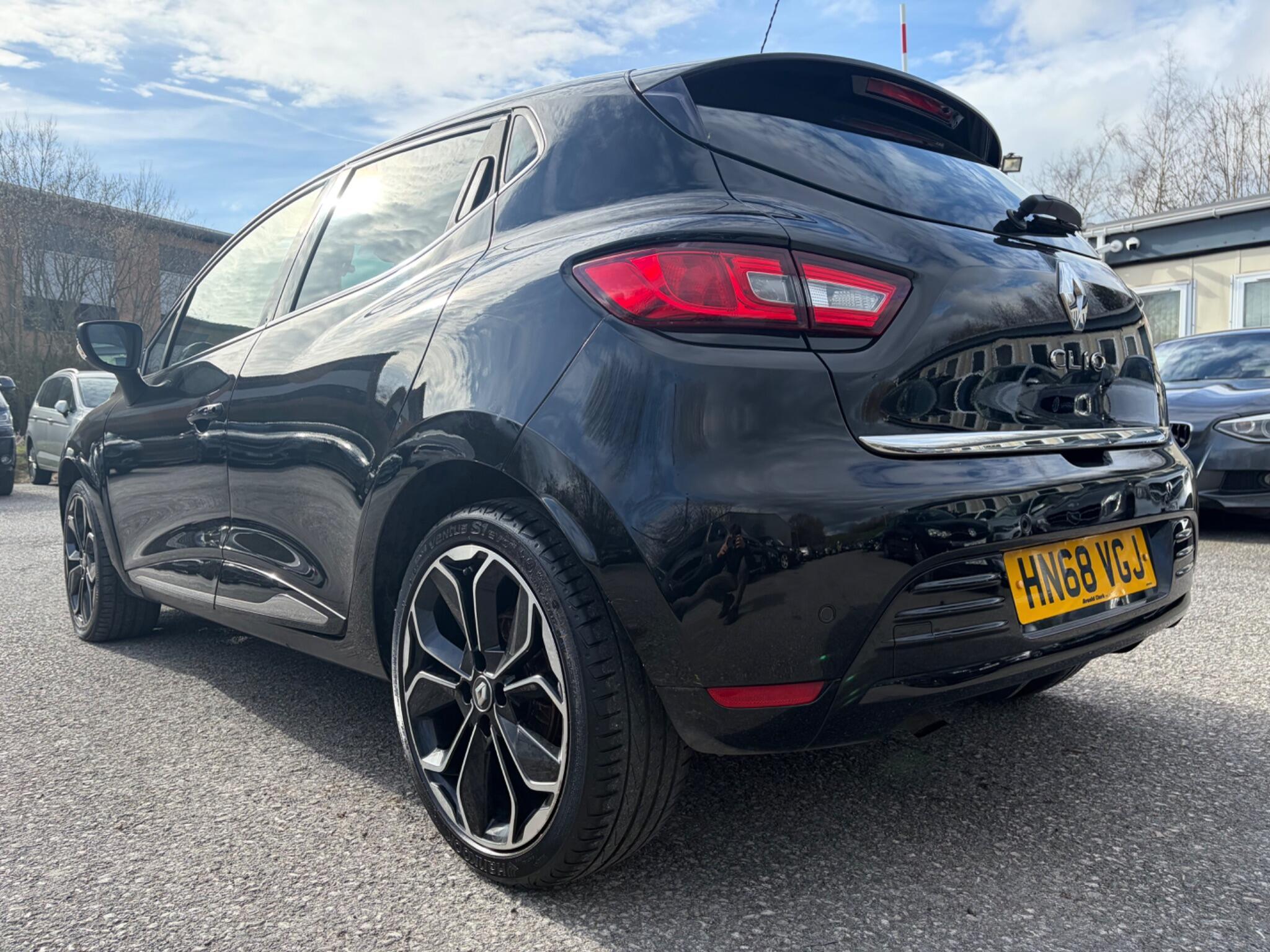 Renault Clio - Image 8