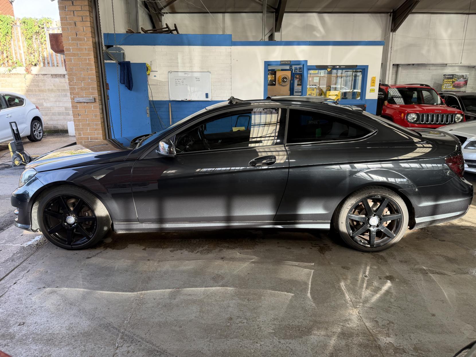 Mercedes C Class - Image 6