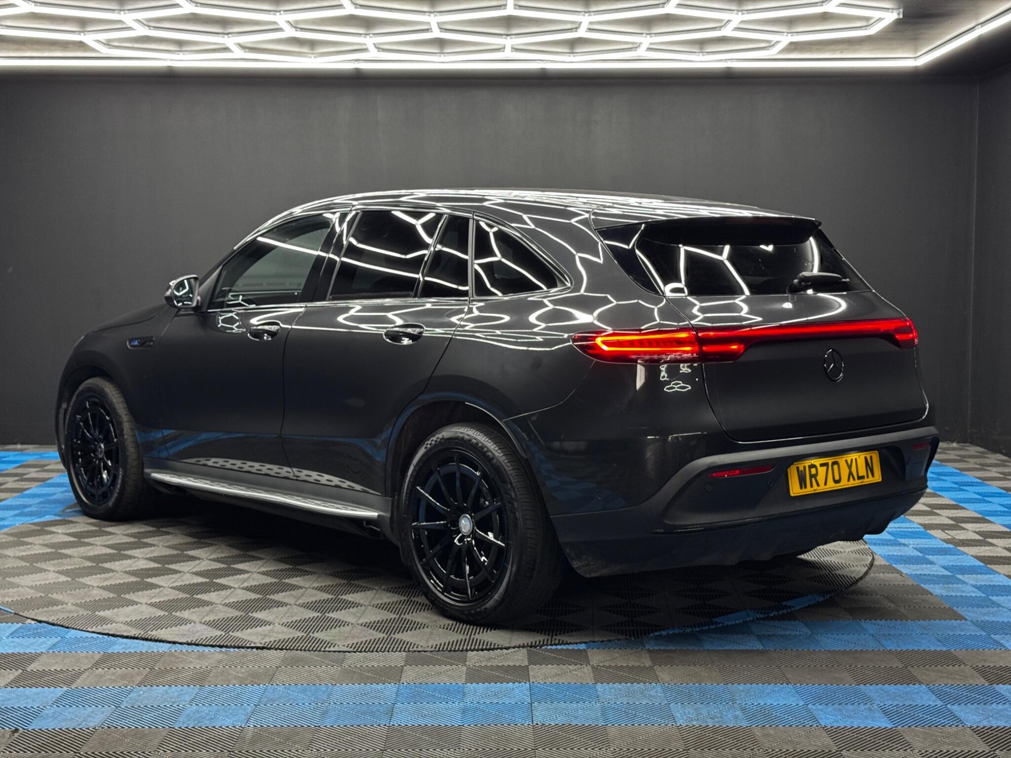 Mercedes Eqc - Image 7