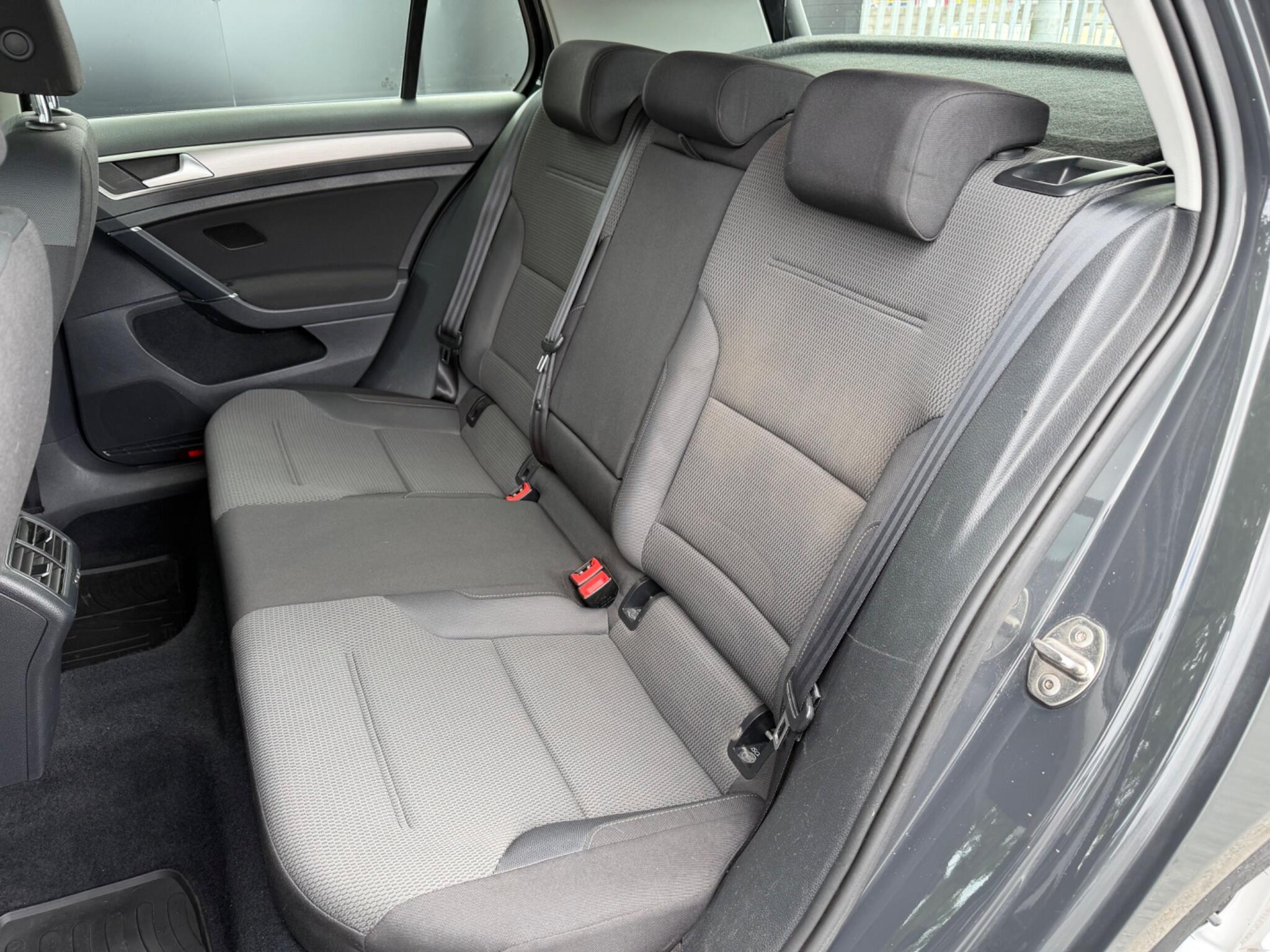Volkswagen Golf - Image 12