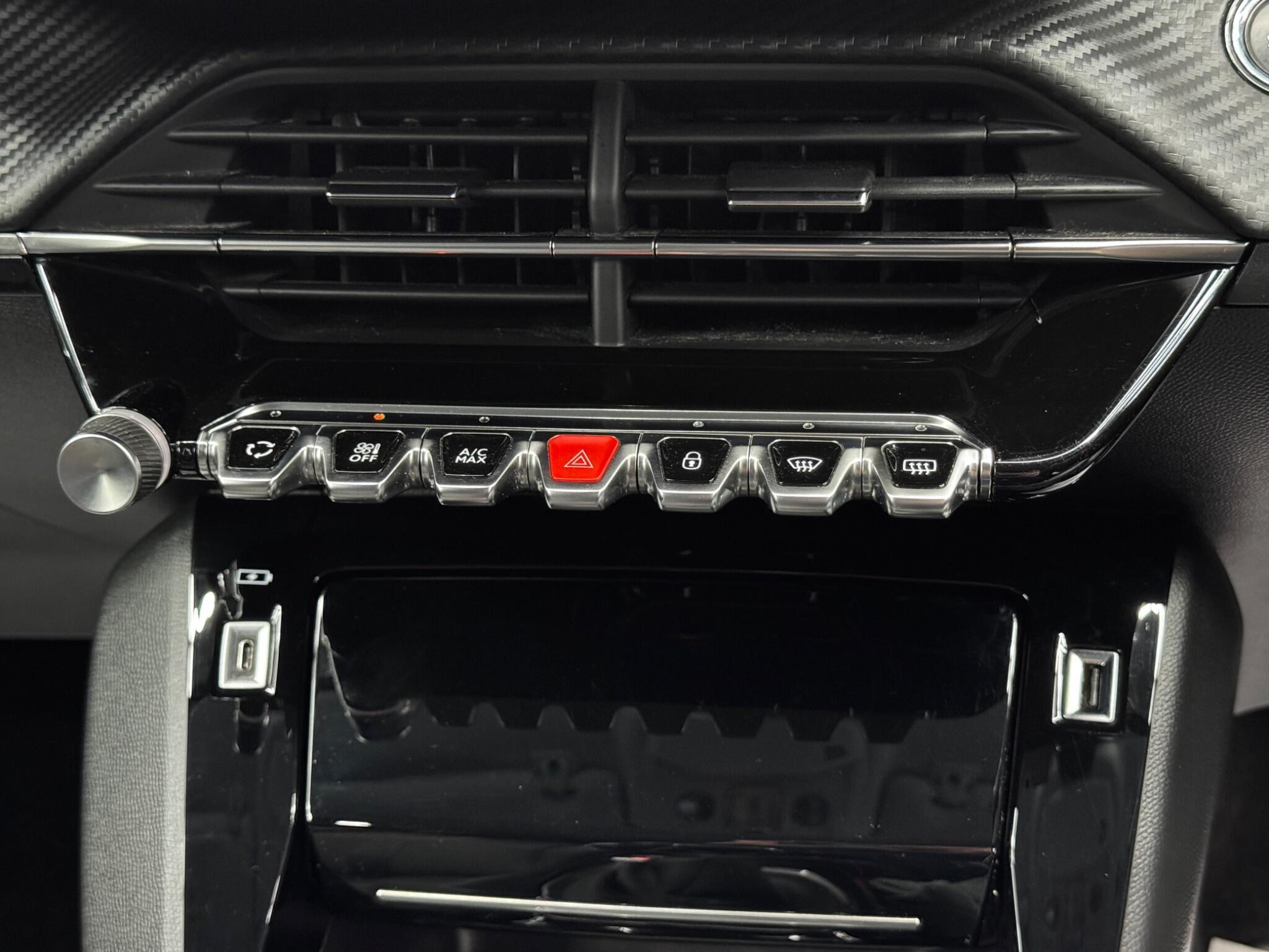 Peugeot 208 - Image 28