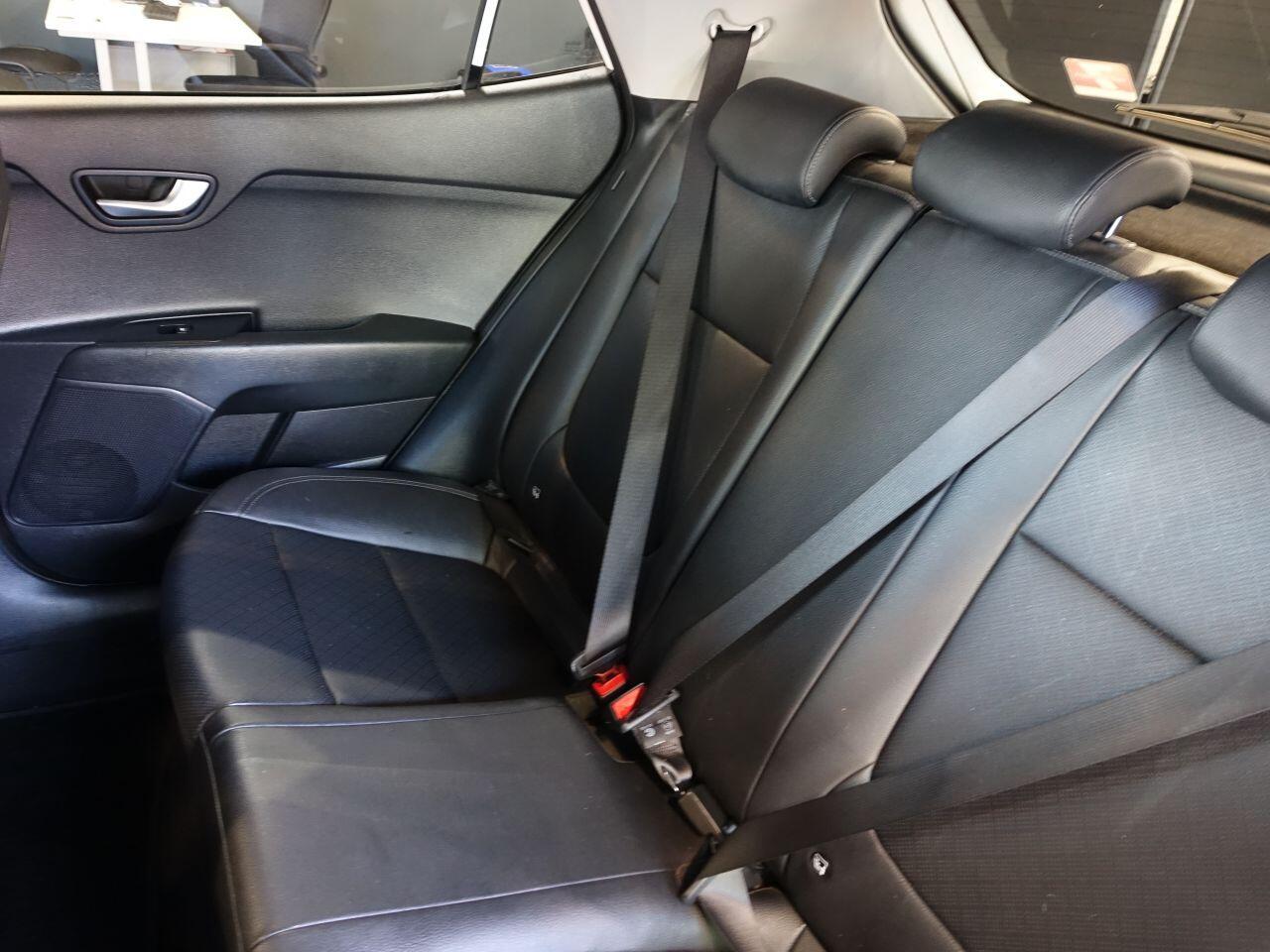 Kia Stonic - Image 17