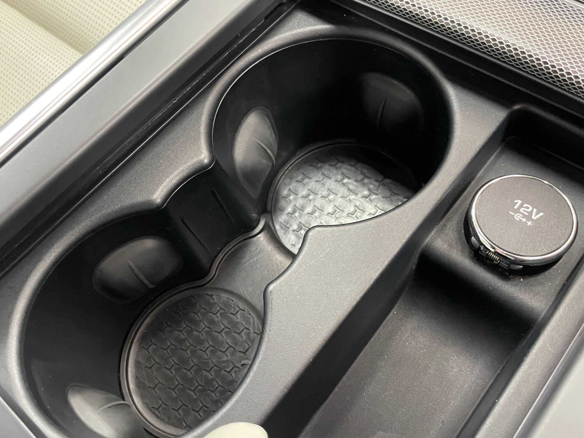 Jaguar XE - Image 46
