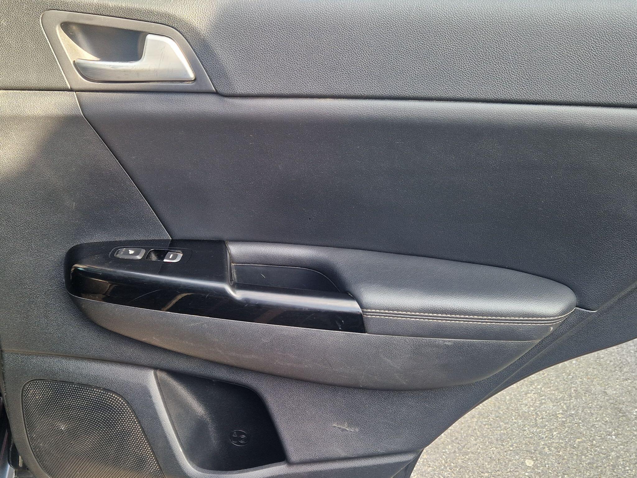 Kia Sportage - Image 43