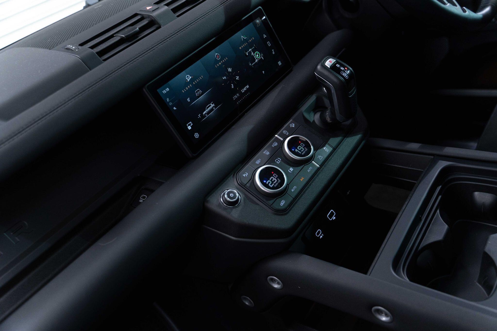 Land Rover Defender 110 - Image 22