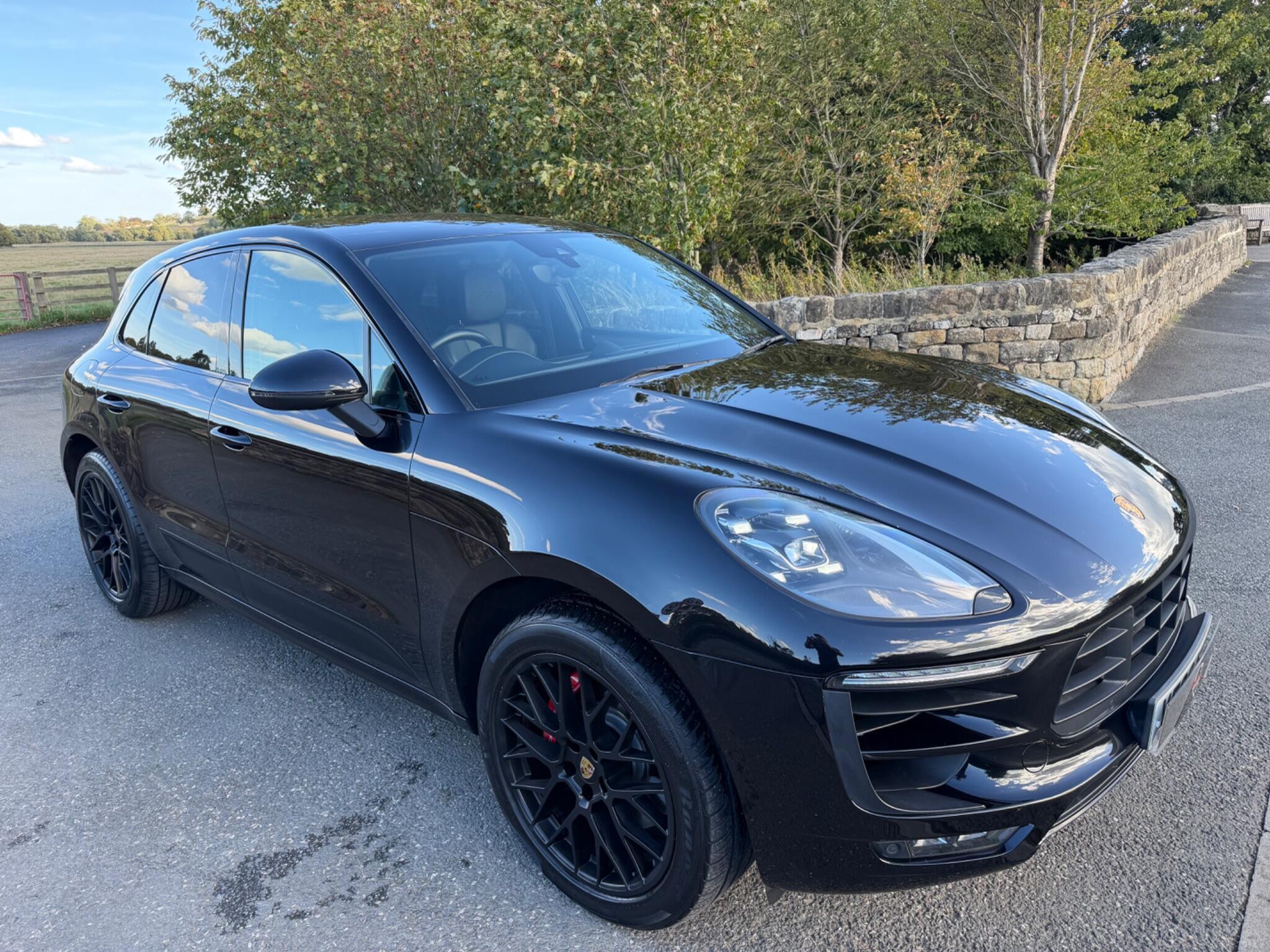 Porsche Macan - Image 11
