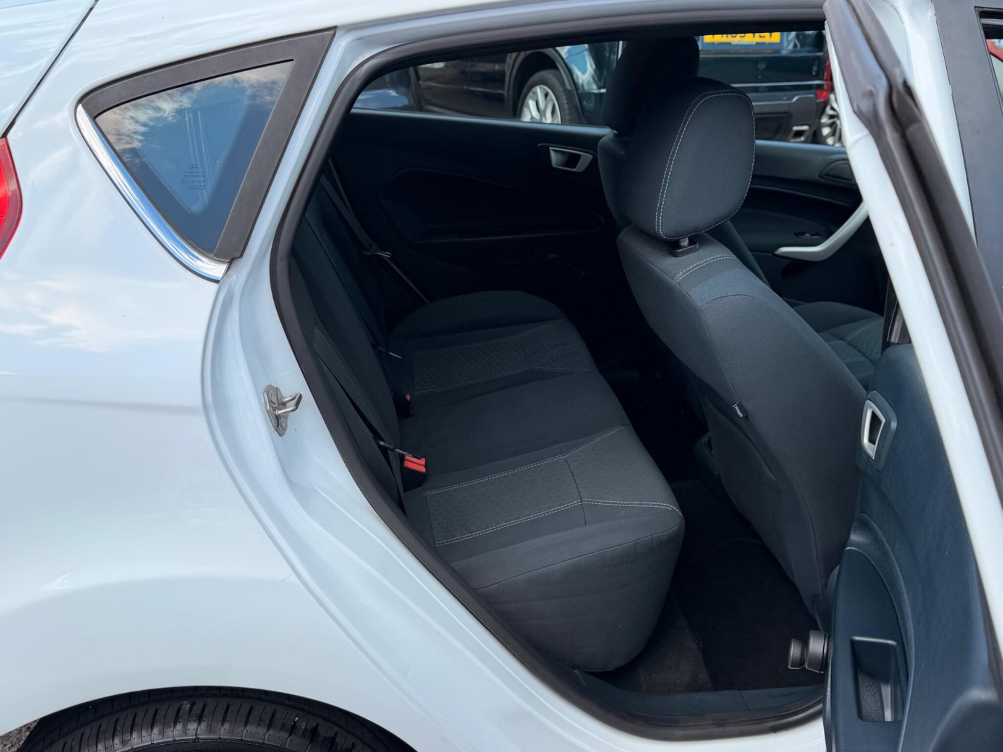 Ford Fiesta - Image 11