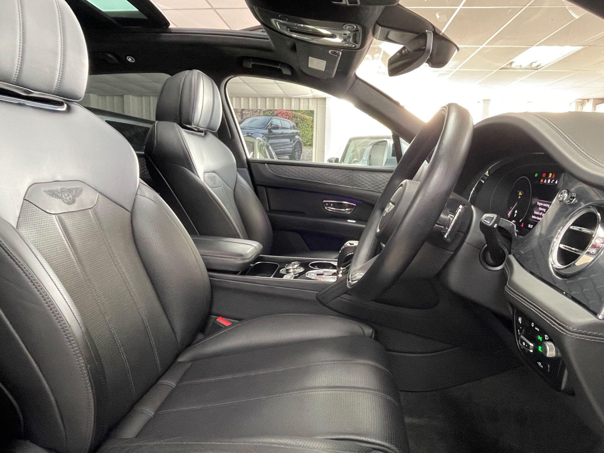 Bentley Bentayga - Image 27