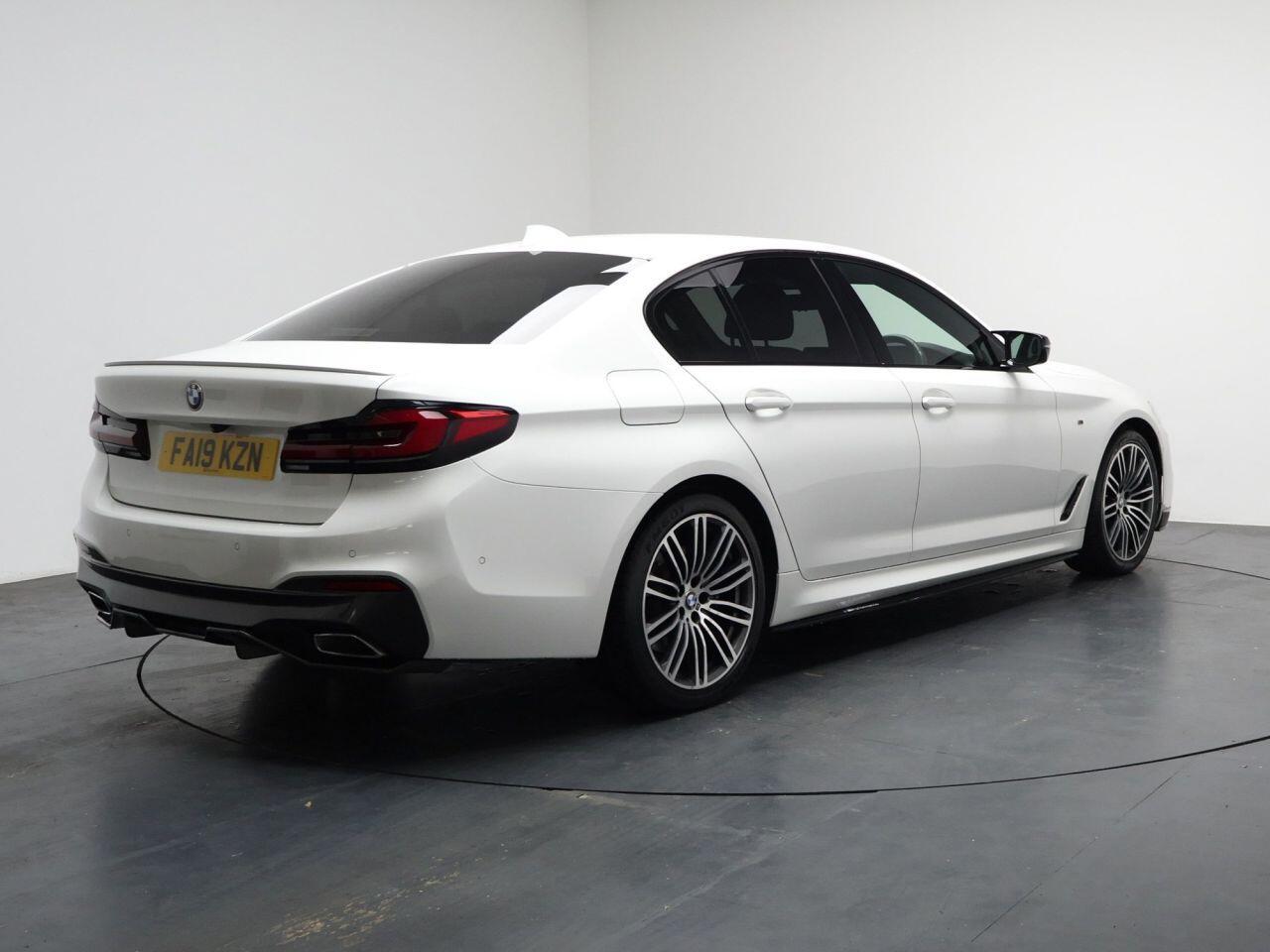 BMW 5 Series - Image 12