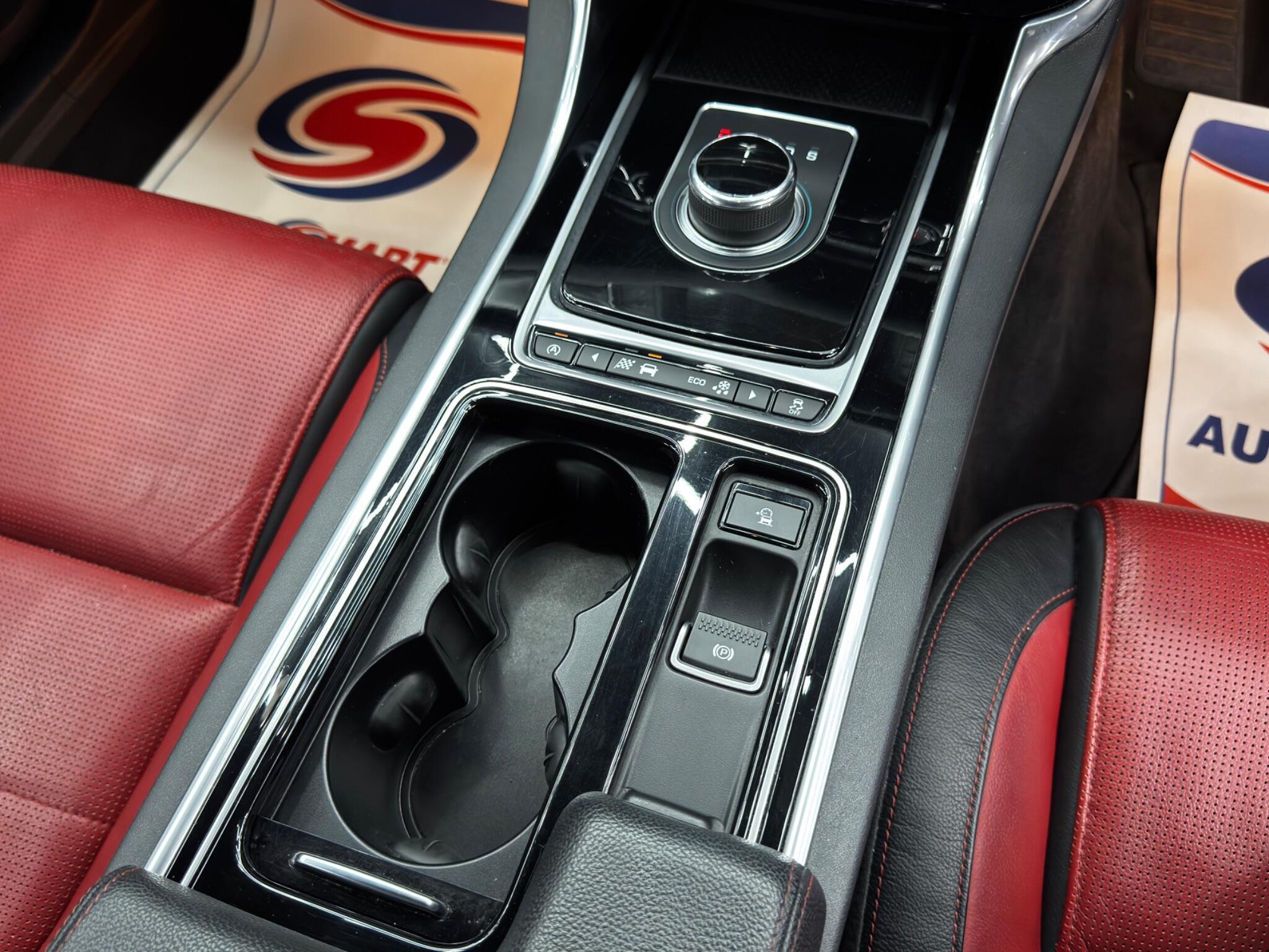 Jaguar XF - Image 25