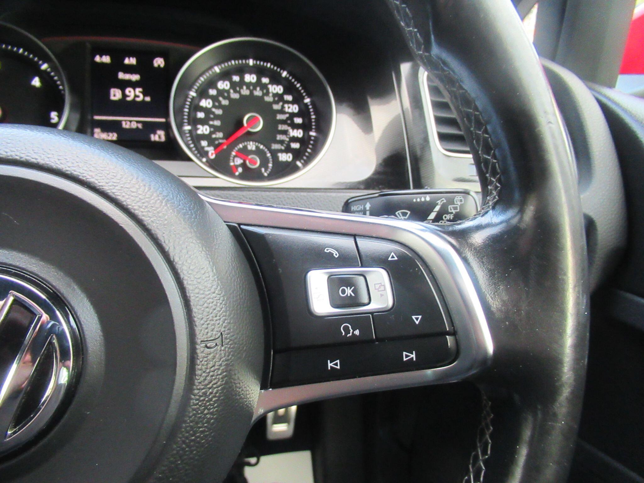 Volkswagen Golf - Image 20